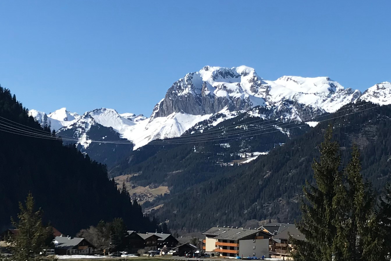 Lakeside Apartment with Spectacular Views