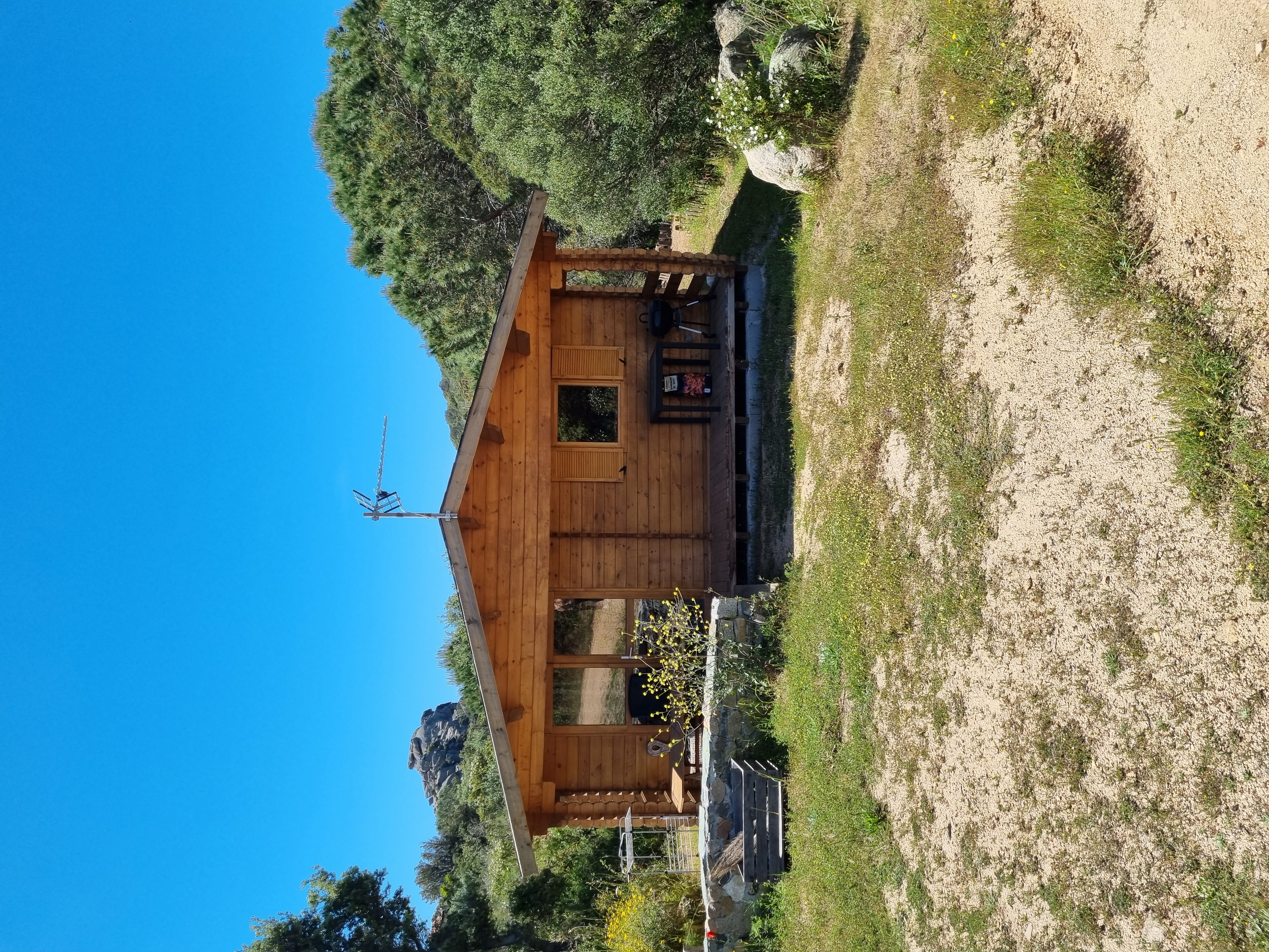 Warm chalet in the middle of the maquis
