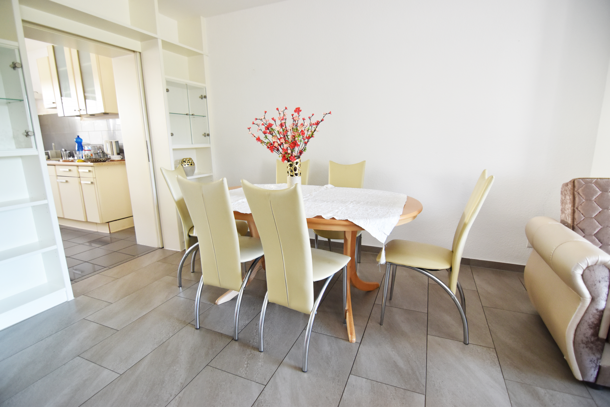 K34 Zeitwohnen Im Schonem Haus Mit Grosser Terrasse In Koln Rath Houses For Rent In Koln Germany