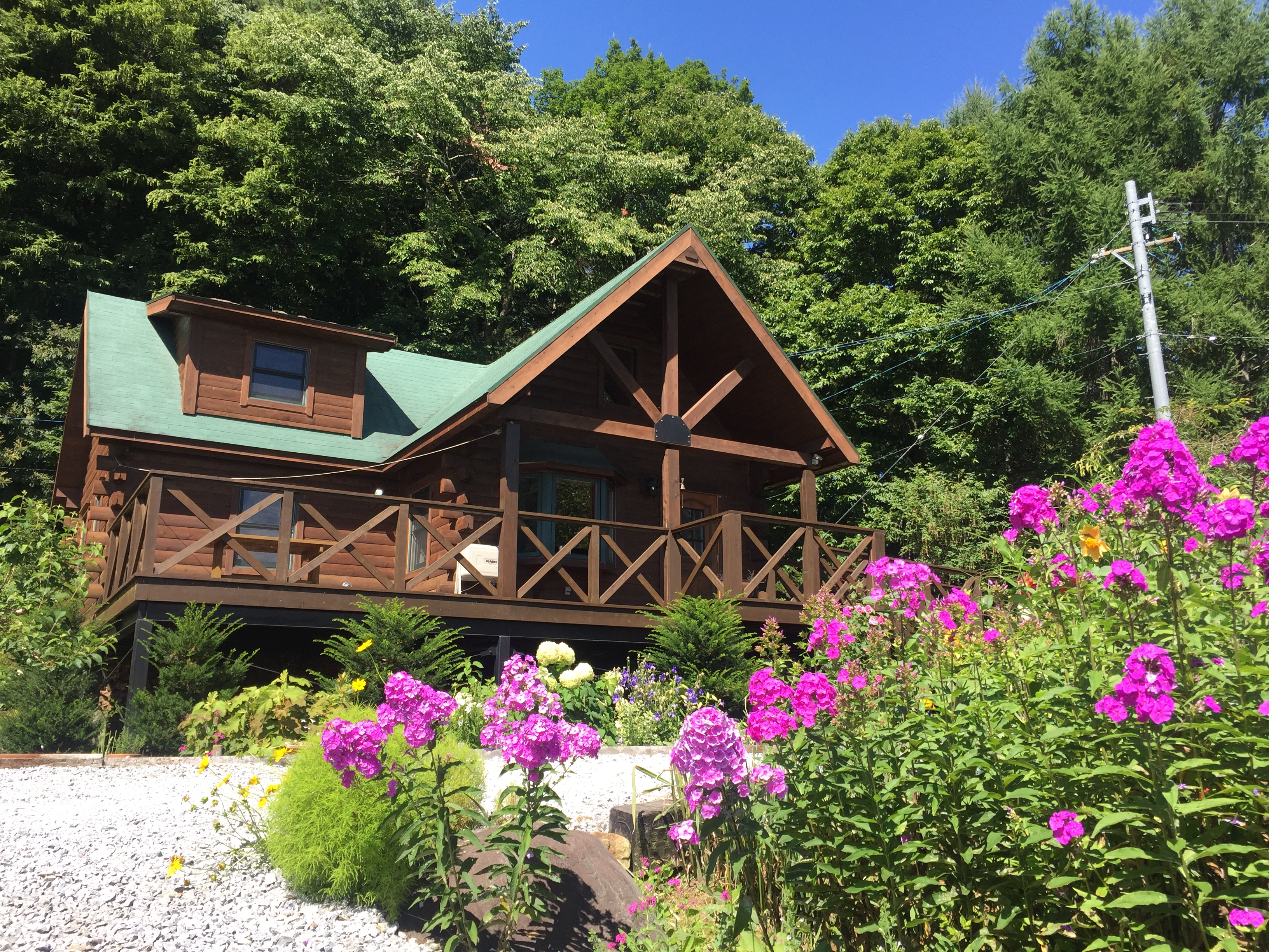 Mountain cabin 山小屋 山の上で篭る、断崖の上のシンプルな山小屋「Mountain cabin by