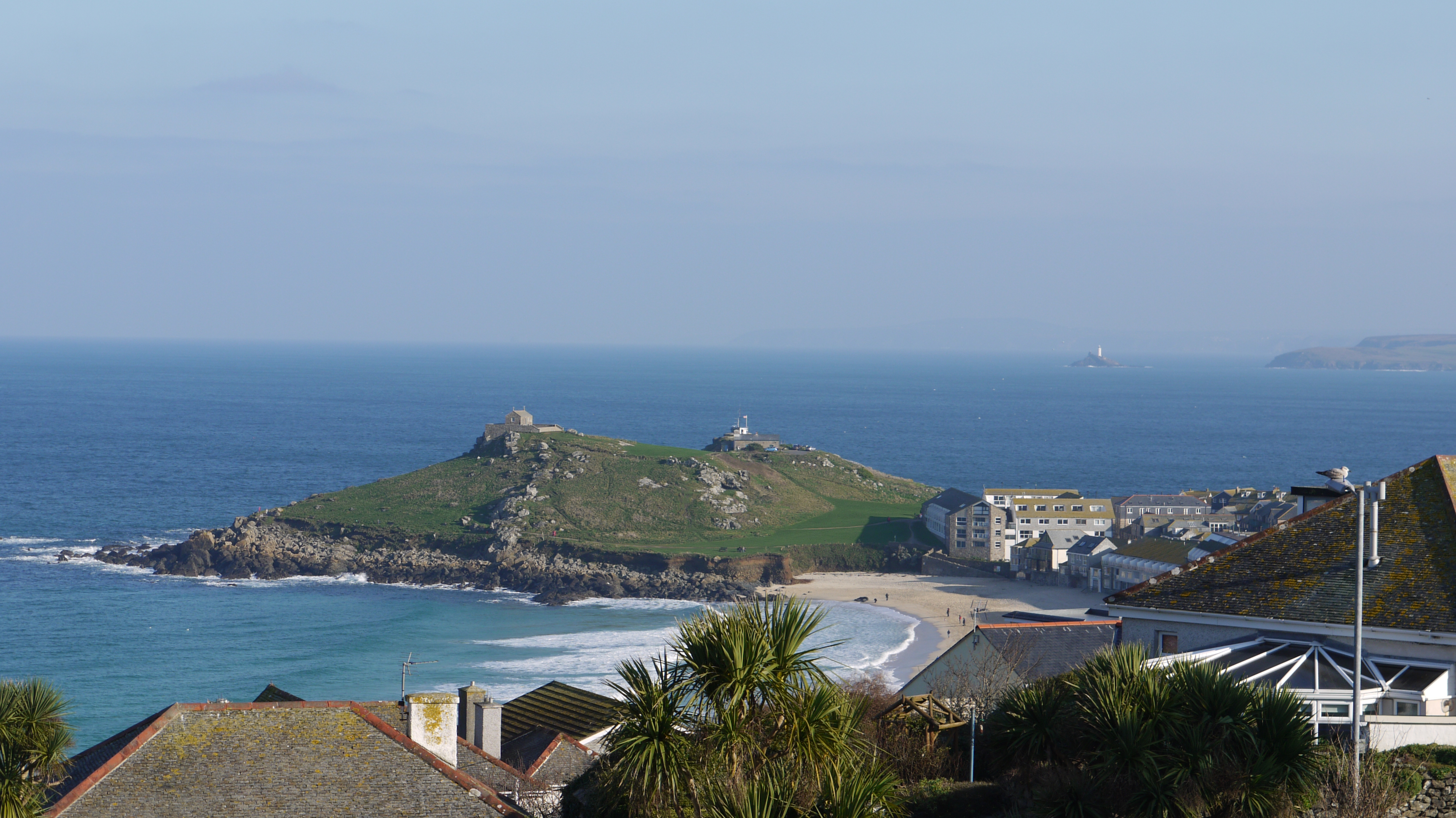 St Ives with views sea views from sofas and bed!
