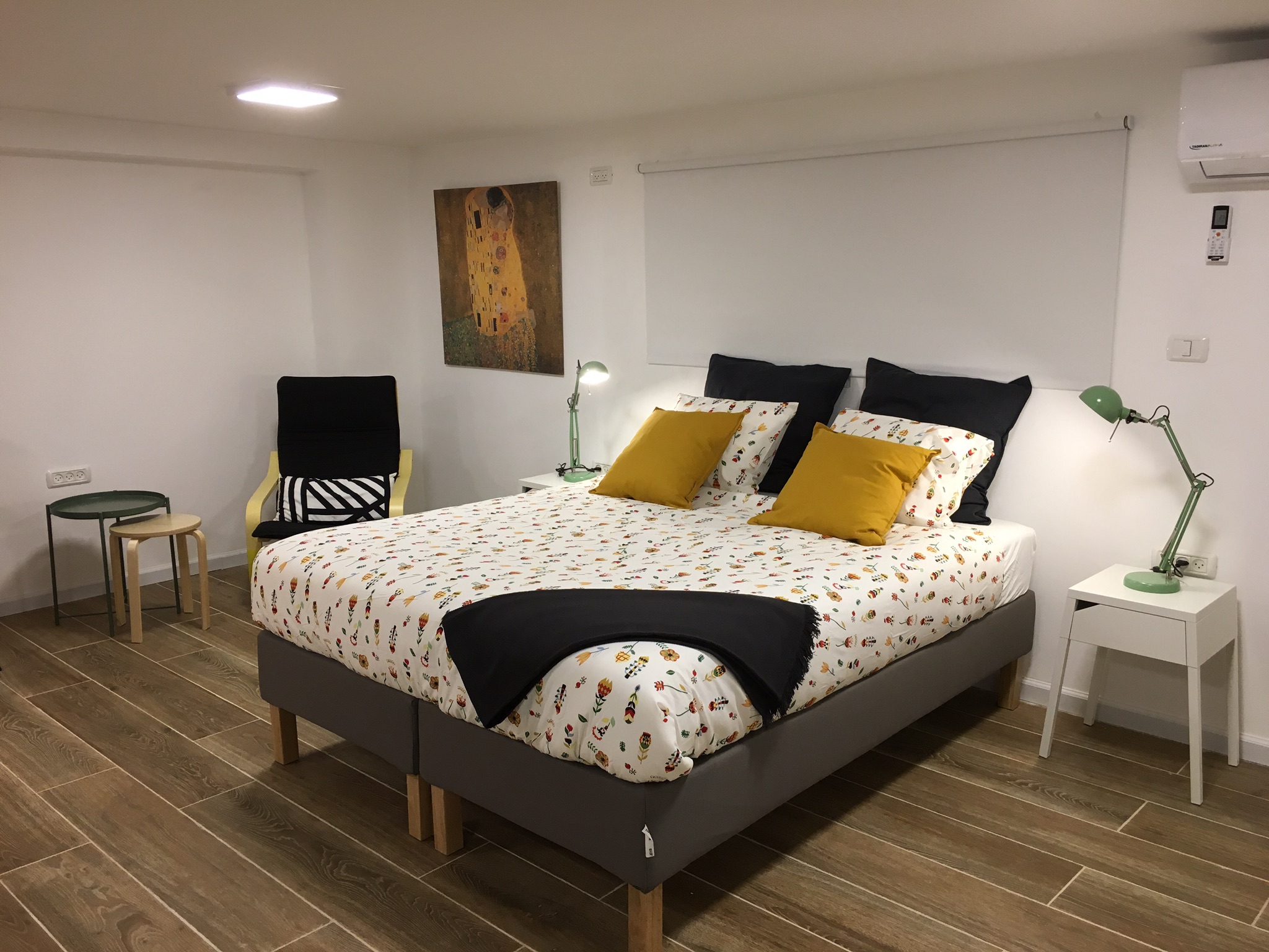 A Beautiful Spacious Studio In Heart Of Nazareth Apartments for Rent