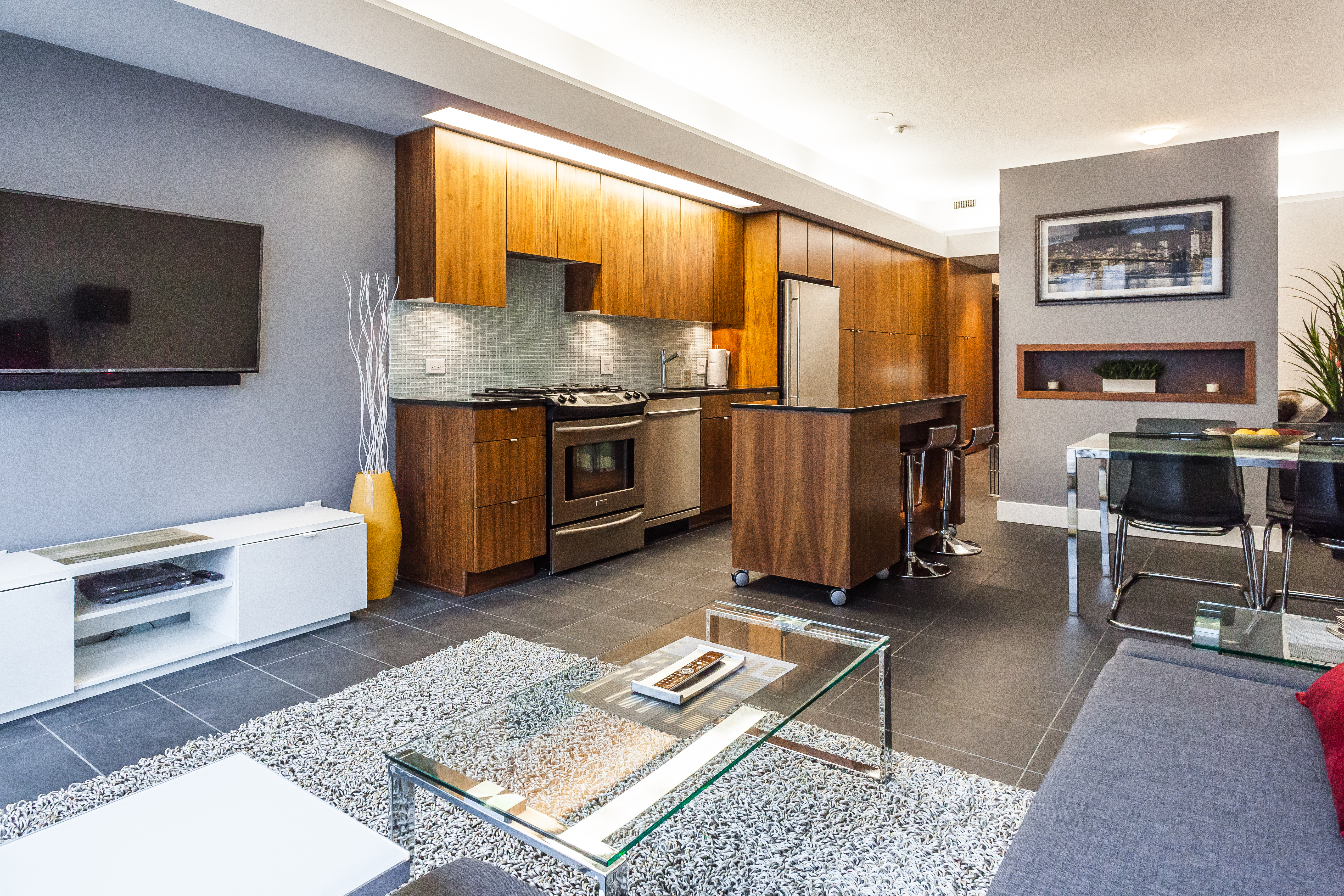 CHIC DOWNTOWN w/ NESPRESSO, PARKING