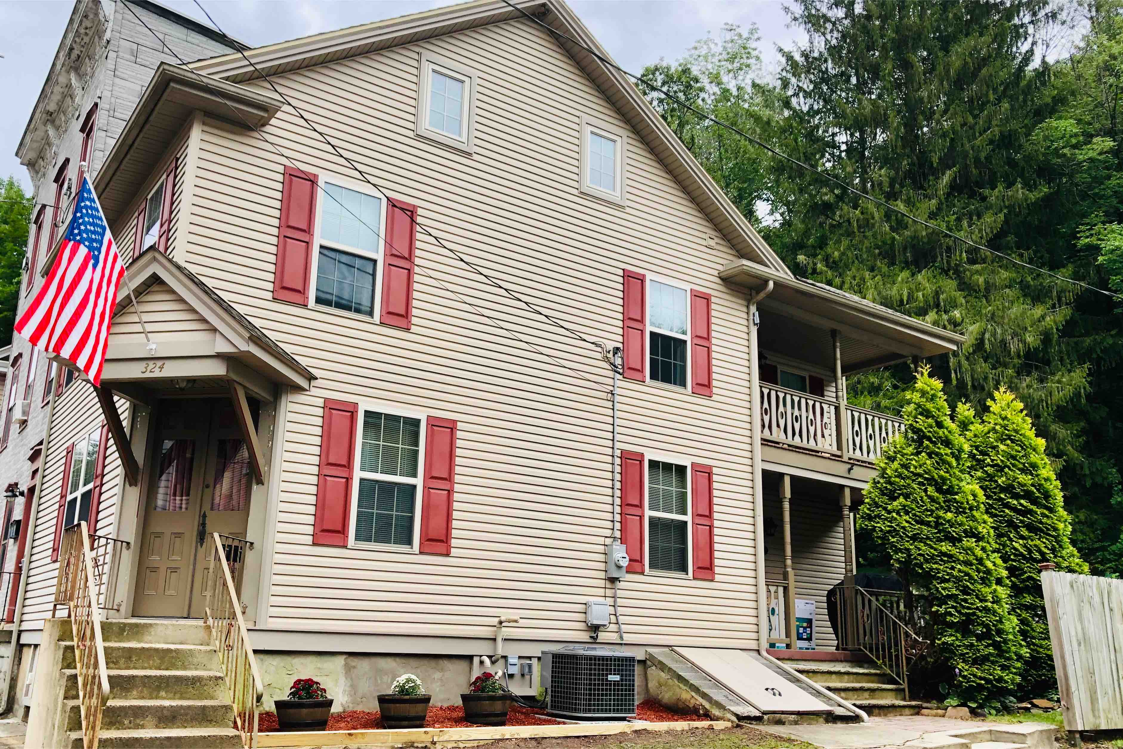 Switchback House- West Broadway with parking!