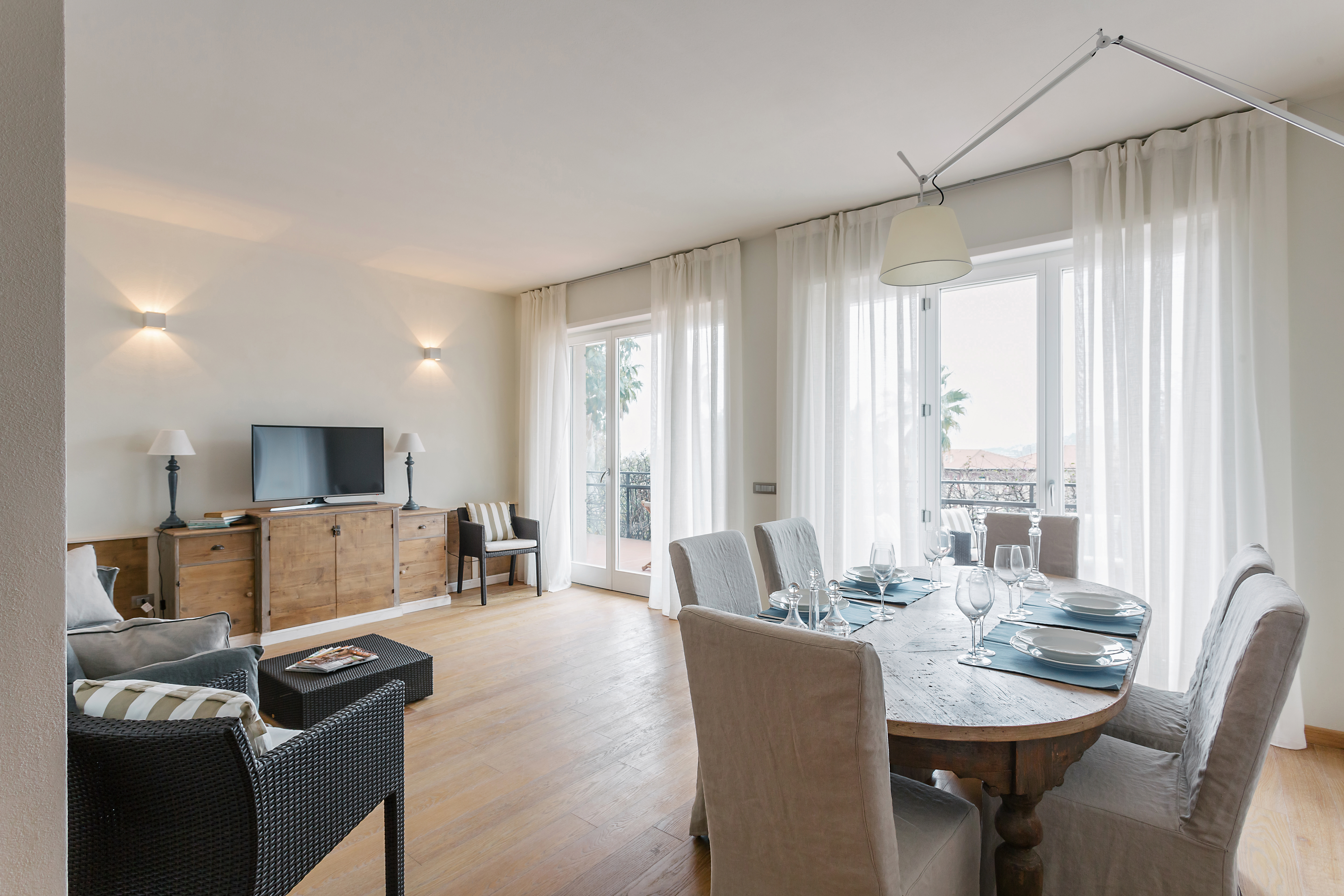 Flat by the sea, terrace and free wi-fi