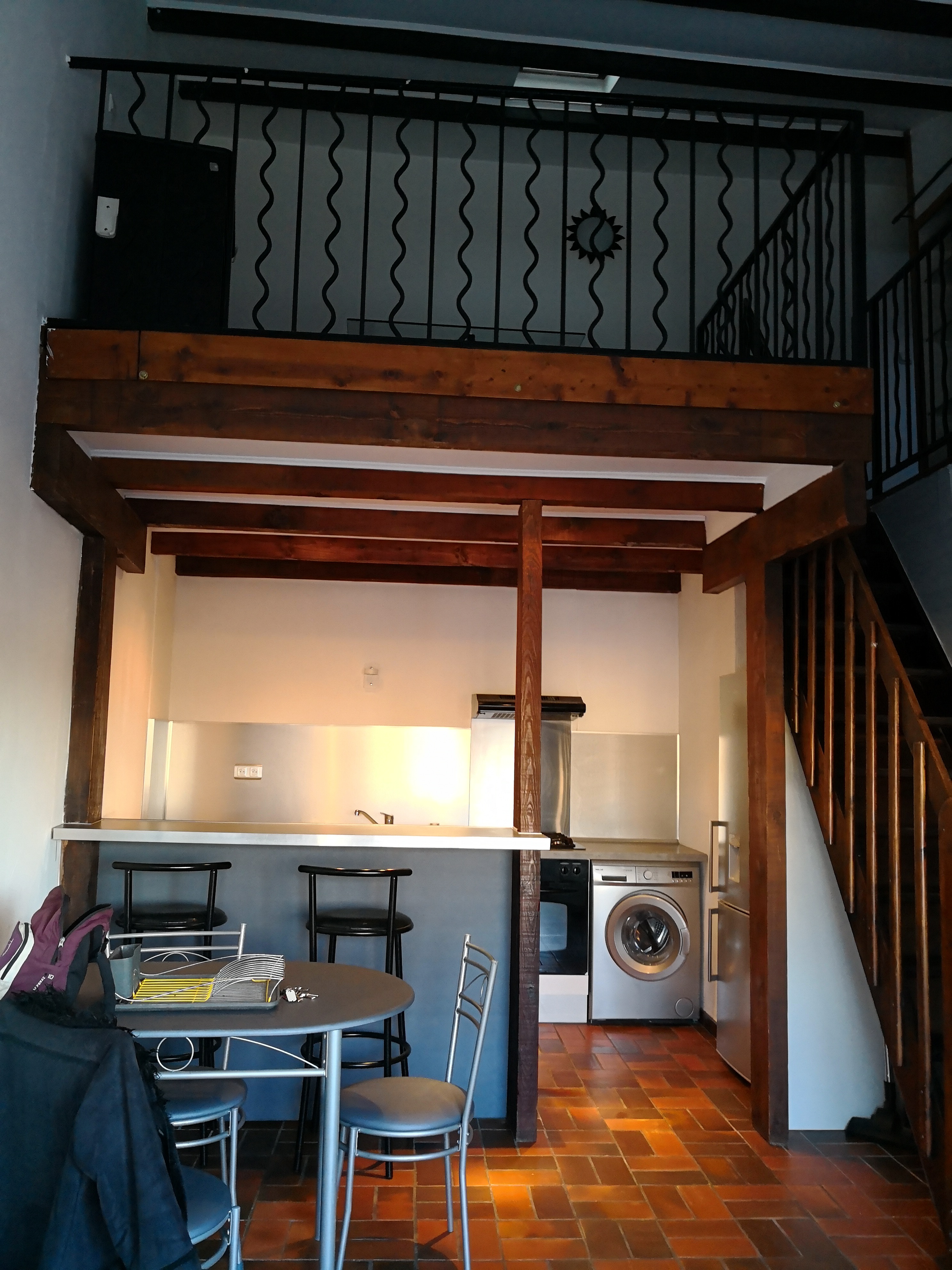 Bright accommodation,close to the center- shops-plage.calme