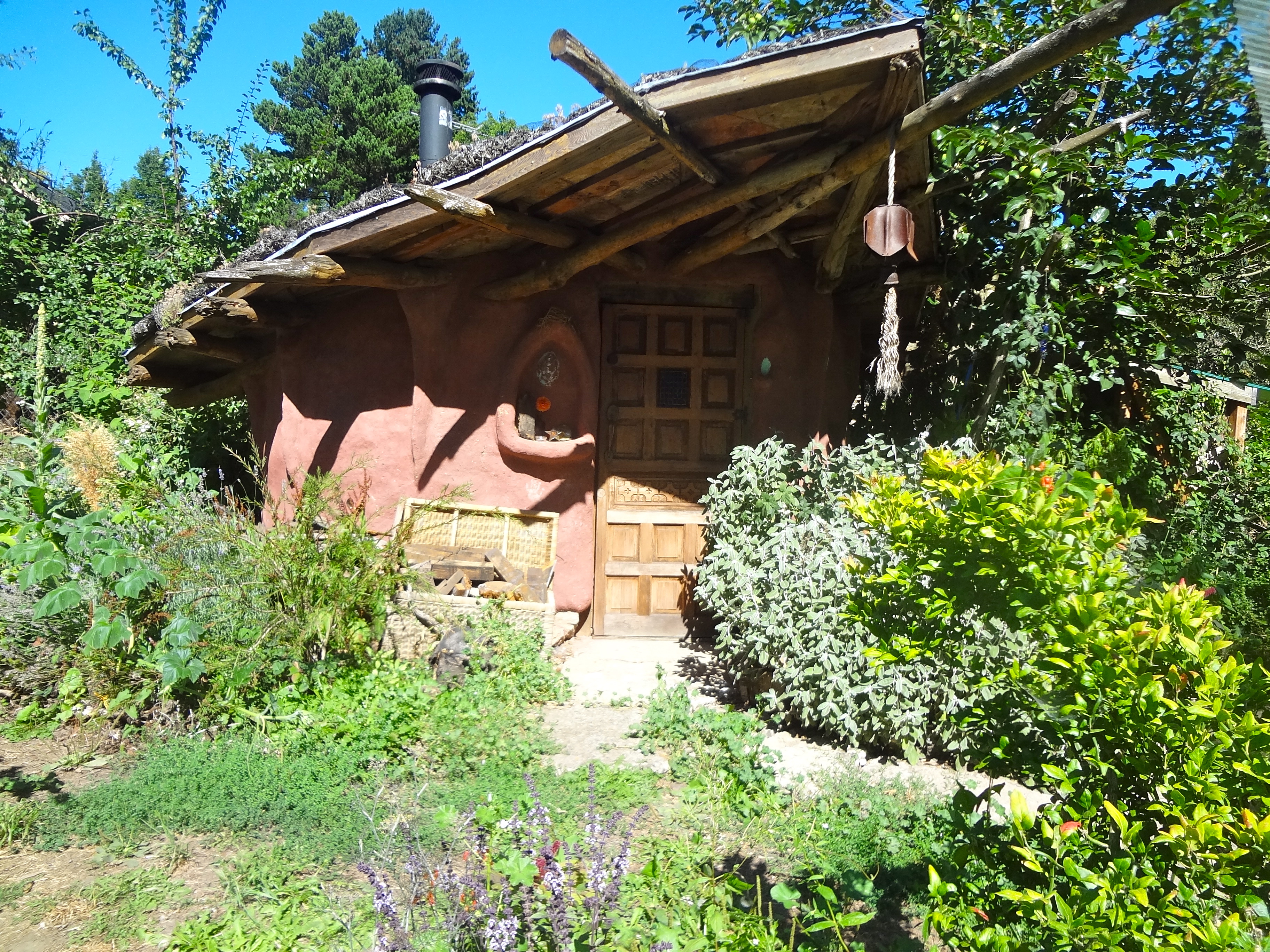 Cozy Mud Hut With Big Bridge View Huts For Rent In Portland Oregon United States
