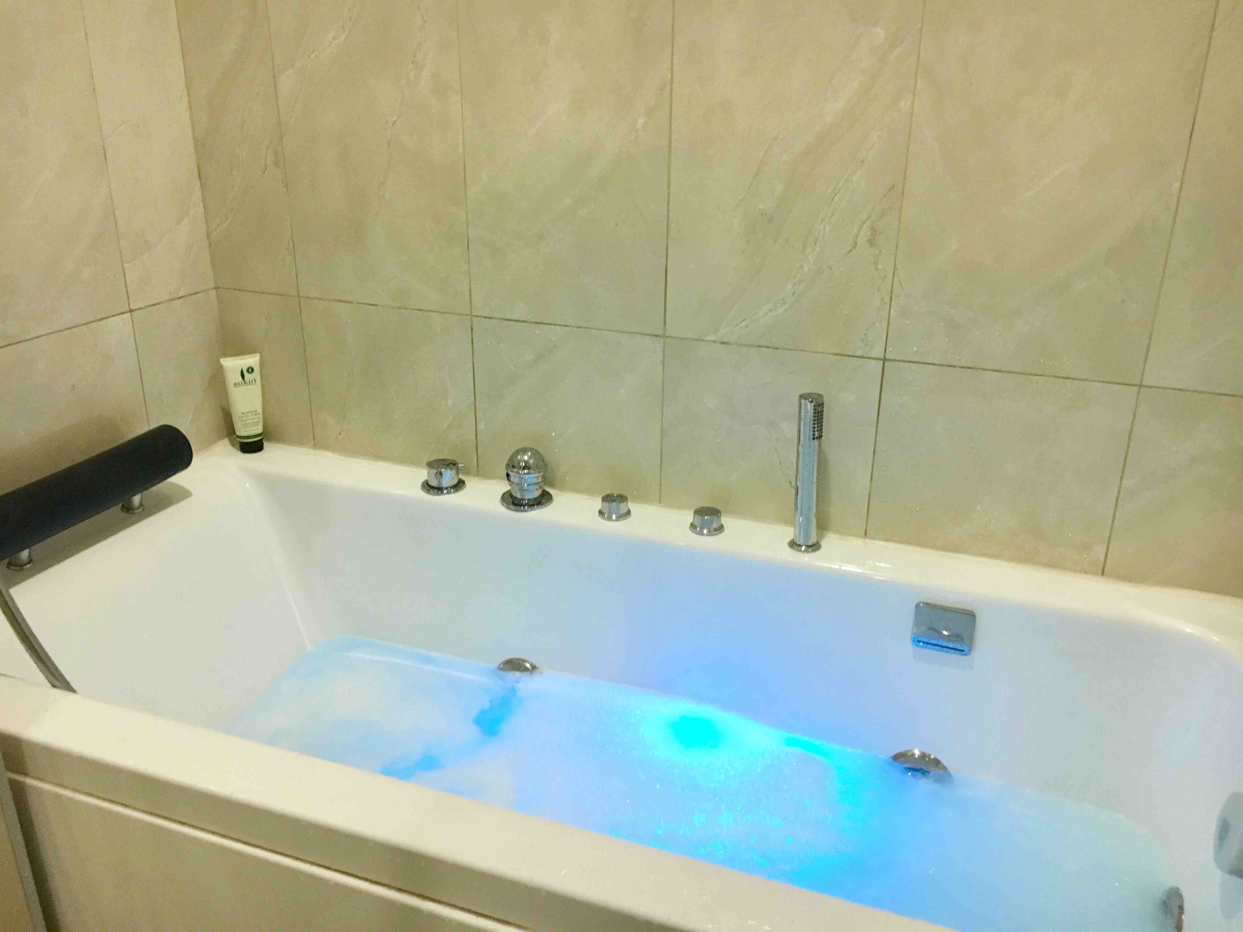 Lovely King Private Suite Jaccuzzi Bathtub Parking Apartments For Rent In Johor Bahru Johor Malaysia