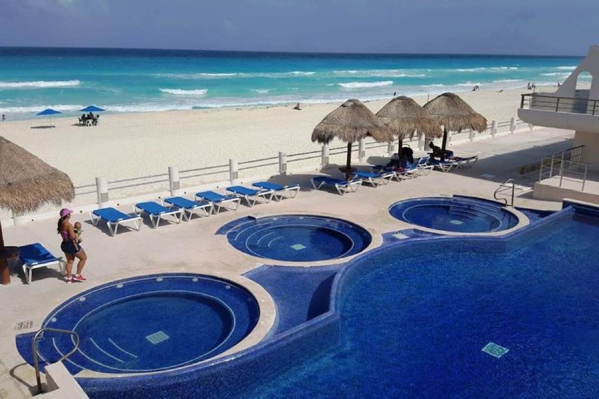 OCEANFRONT APARTMENT IN HOTEL AREA Apartments for Rent in Cancún