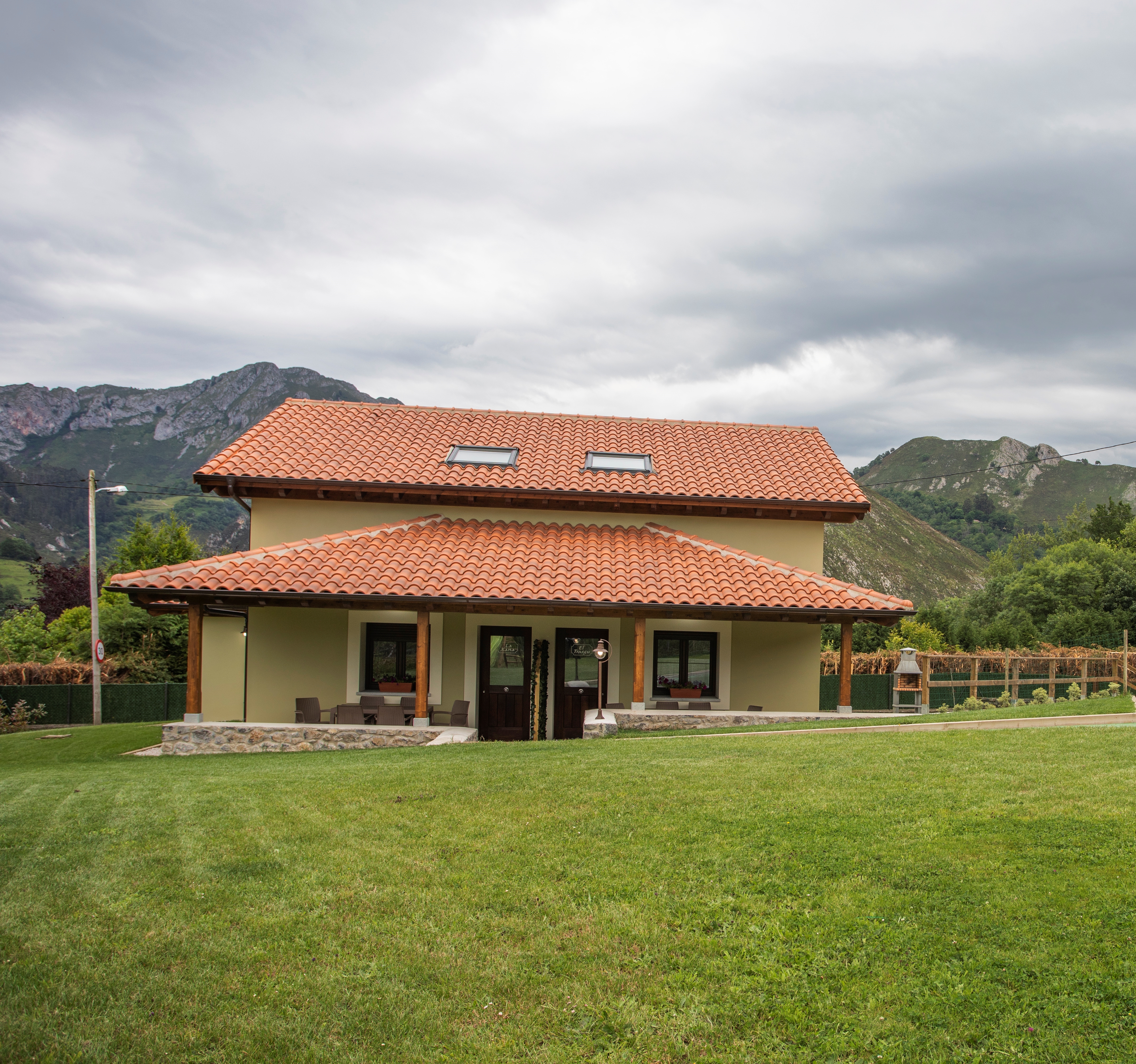 El Campo Mateo apartment El Trasgu.