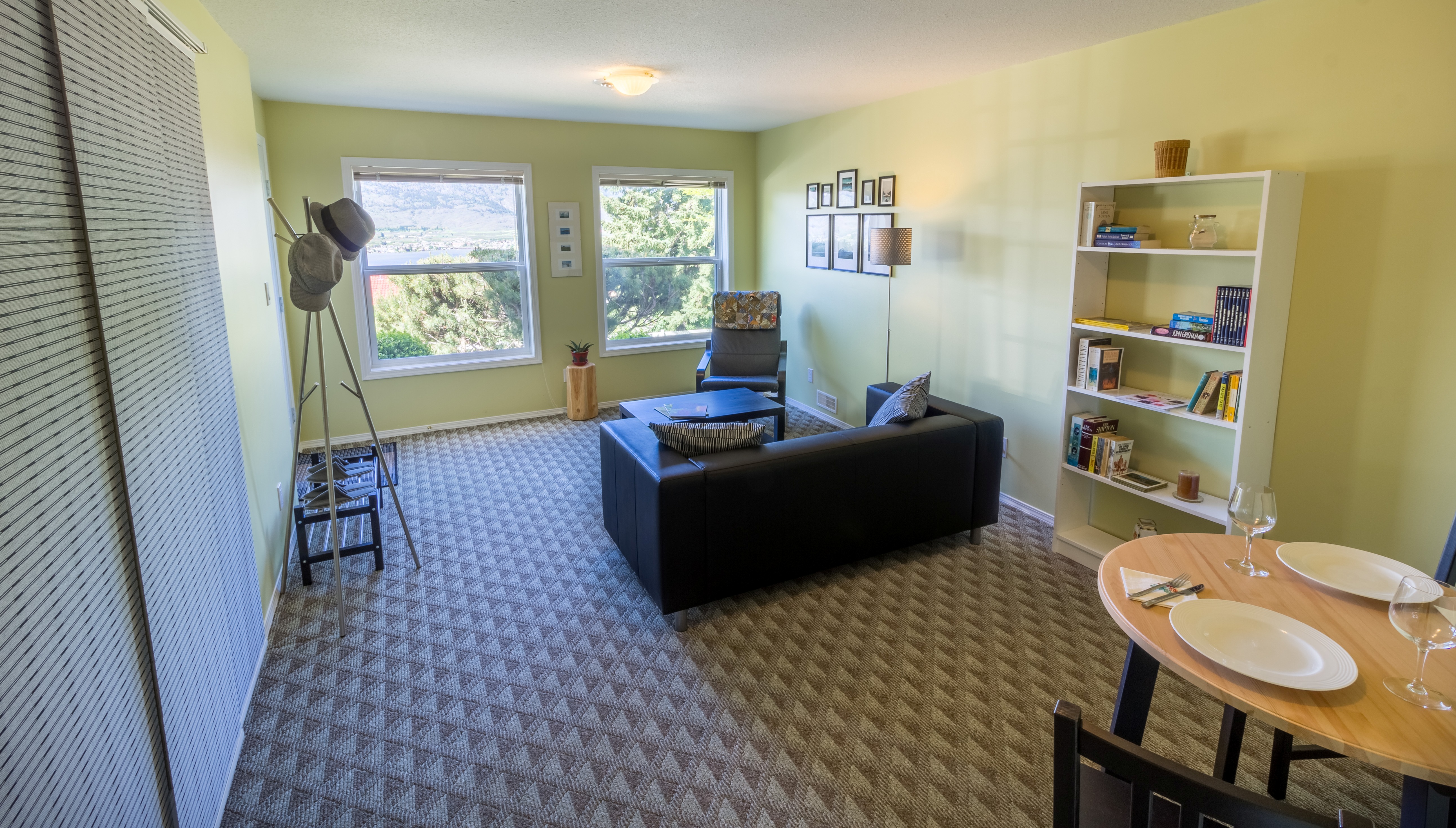 Vineyards & Lakeviews - Private Hillside Suite