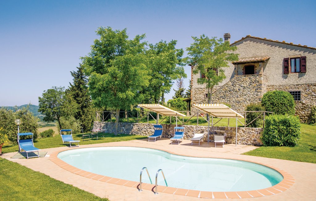 Villa with swimming pool in a Pamoramic location