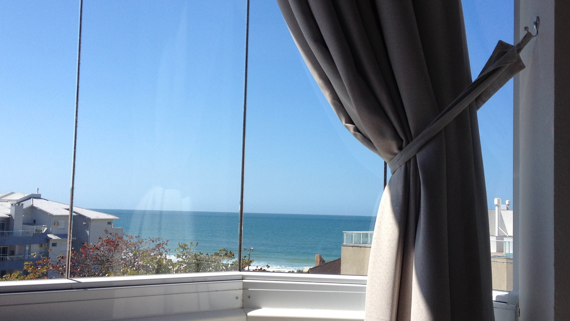 Flat with sea view and foot in the sand