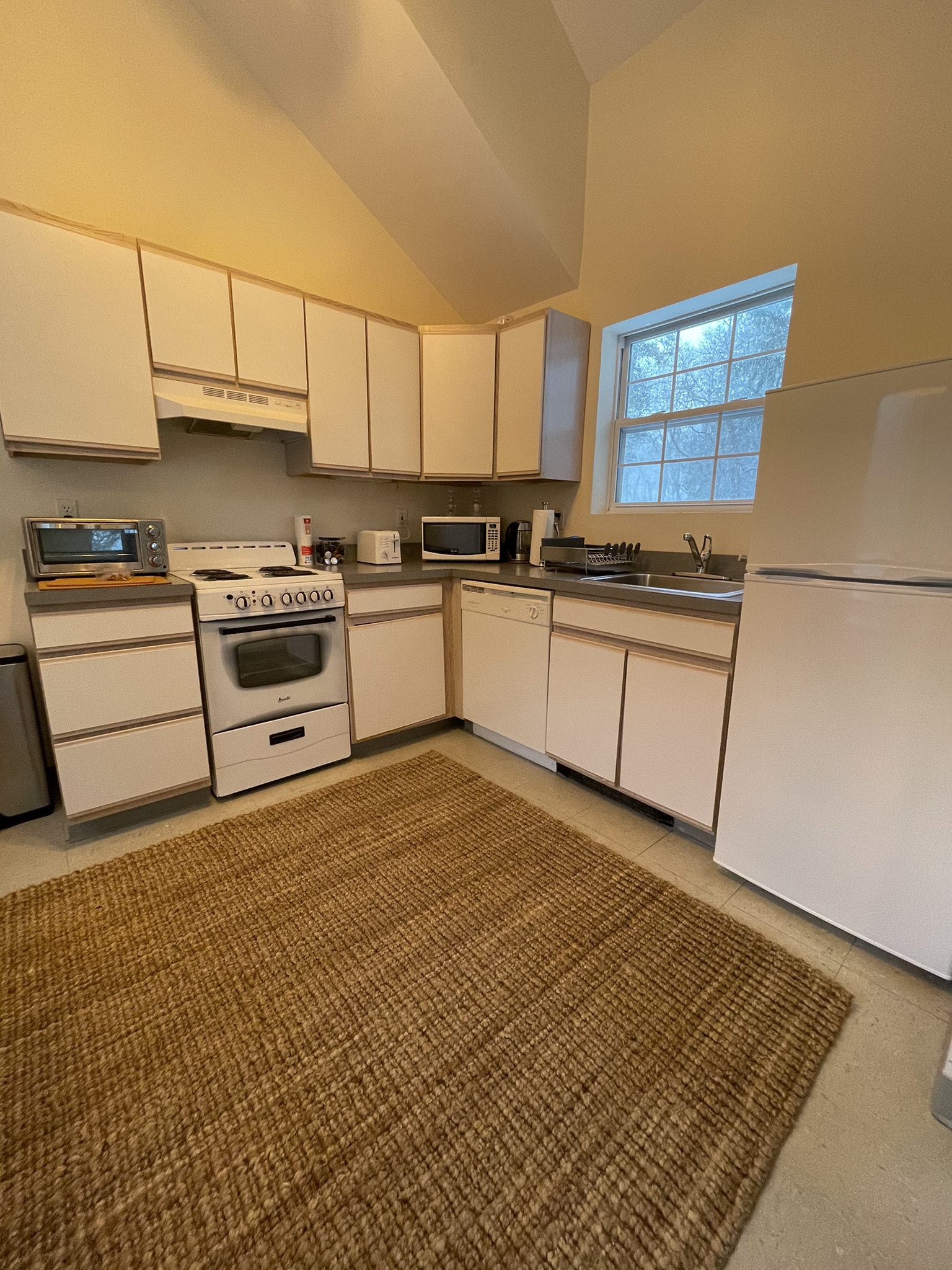 Beautiful Independent Guest House near the water Cottages for Rent in