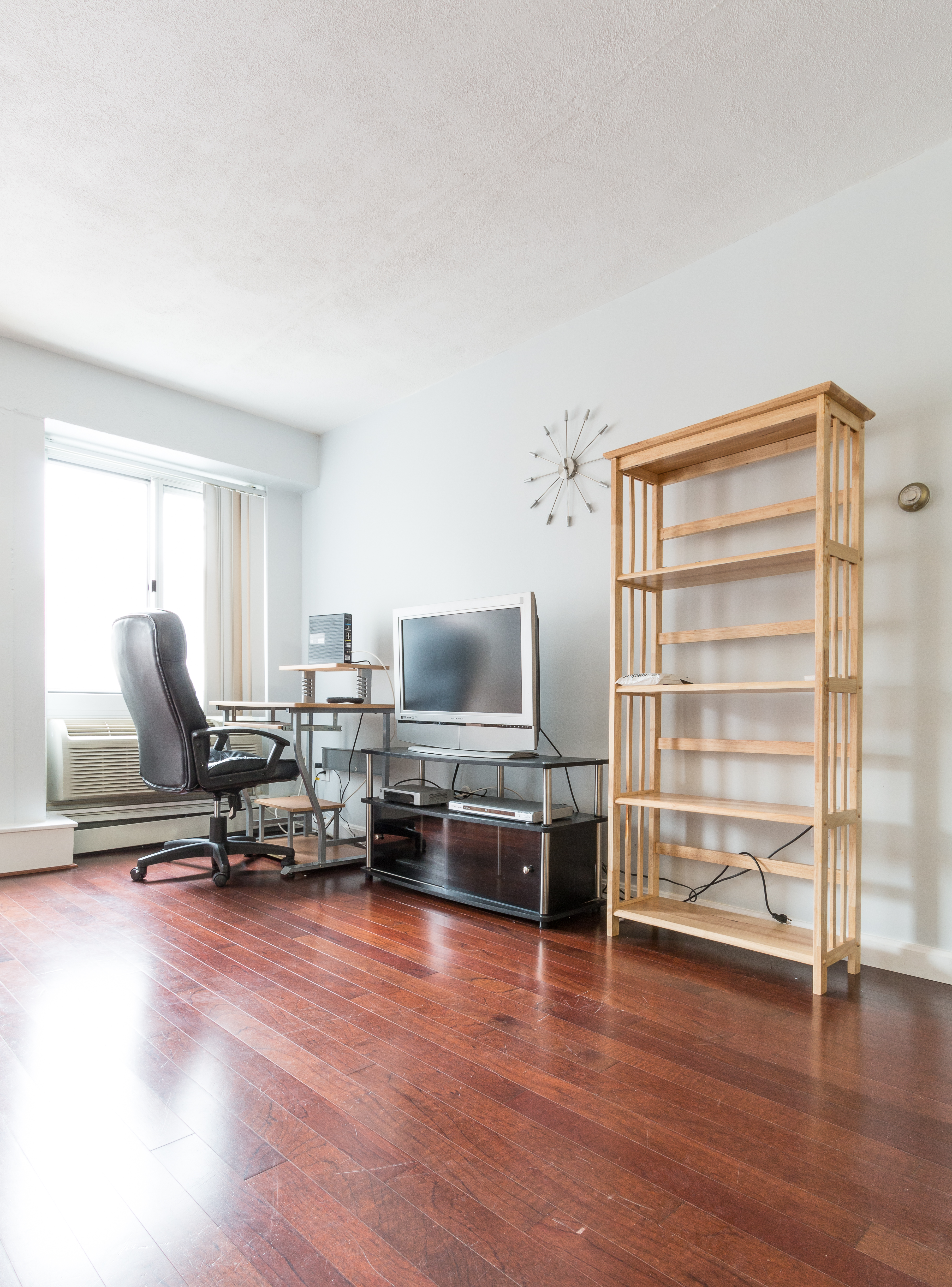 2 Bed w/ Parking Two Blocks from Harvard in Mid-Cambridge, Cambridge