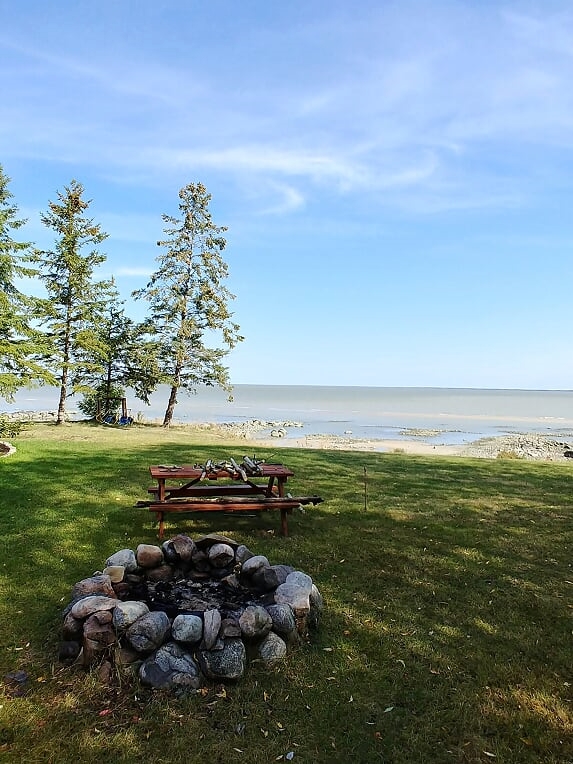 A Cozy Place with a Spectacular View Cottages for Rent in Traverse