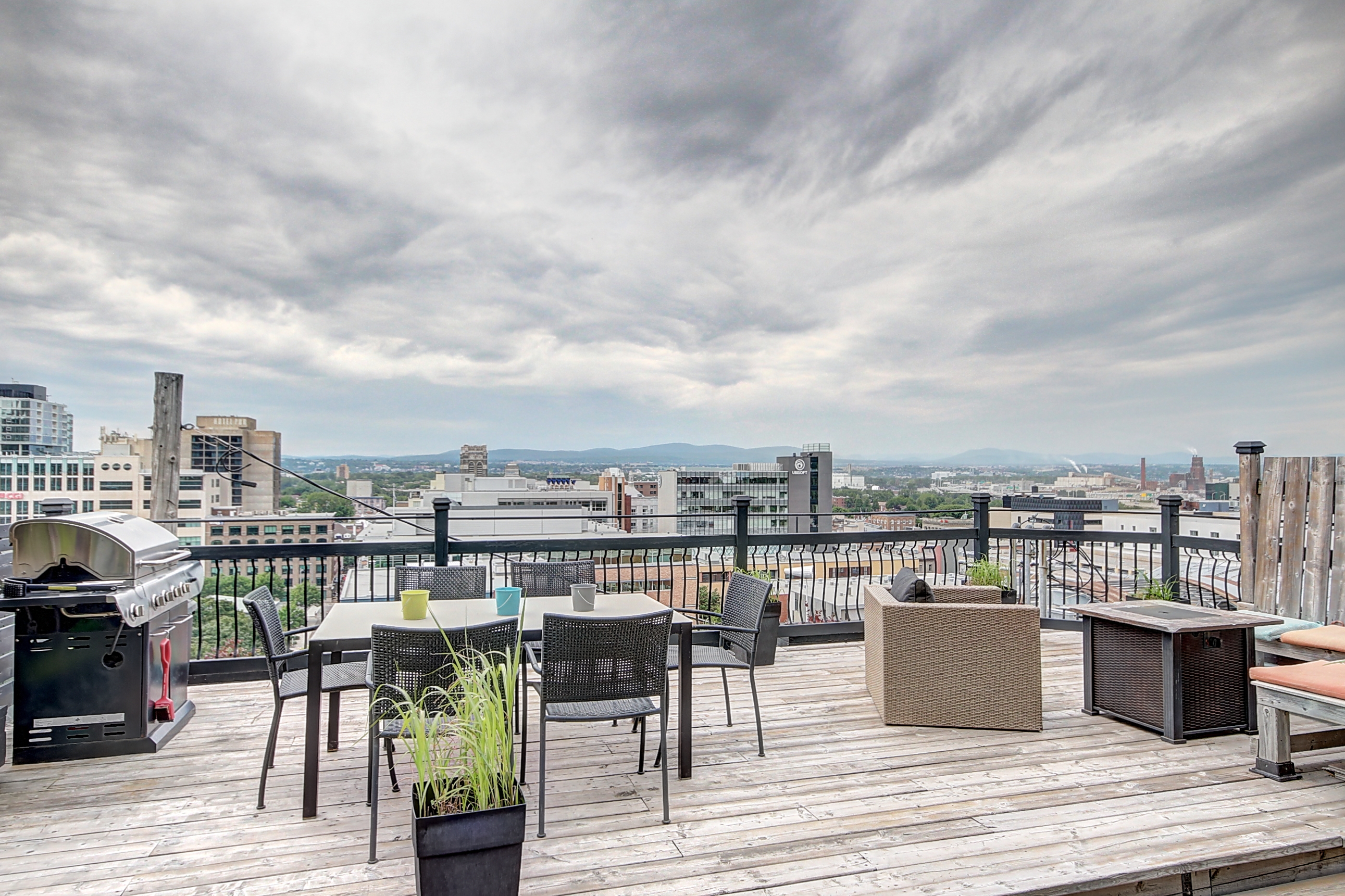 Amazing private rooftop and central location
