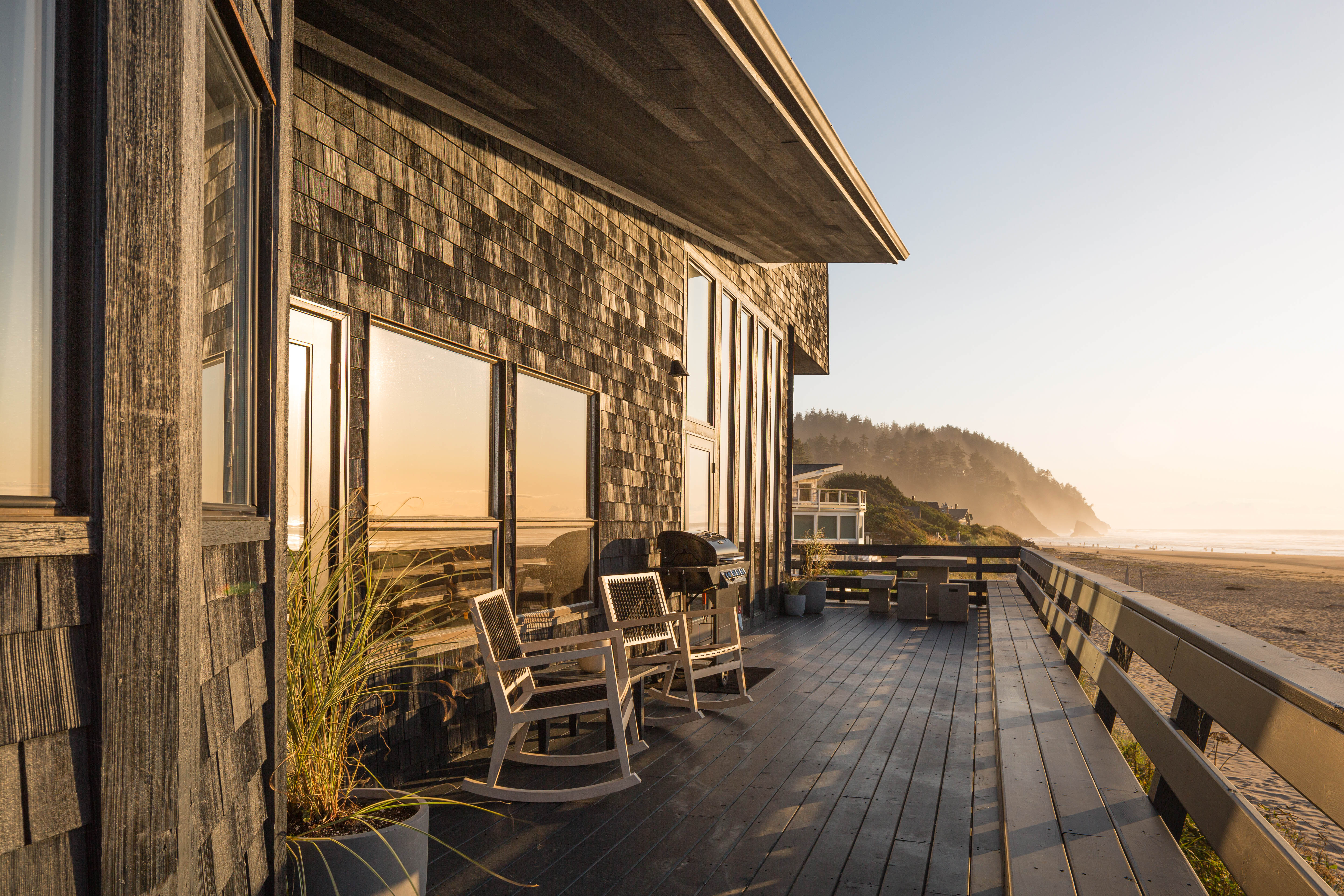 Weekend views at weekday rates with 3 night stay!