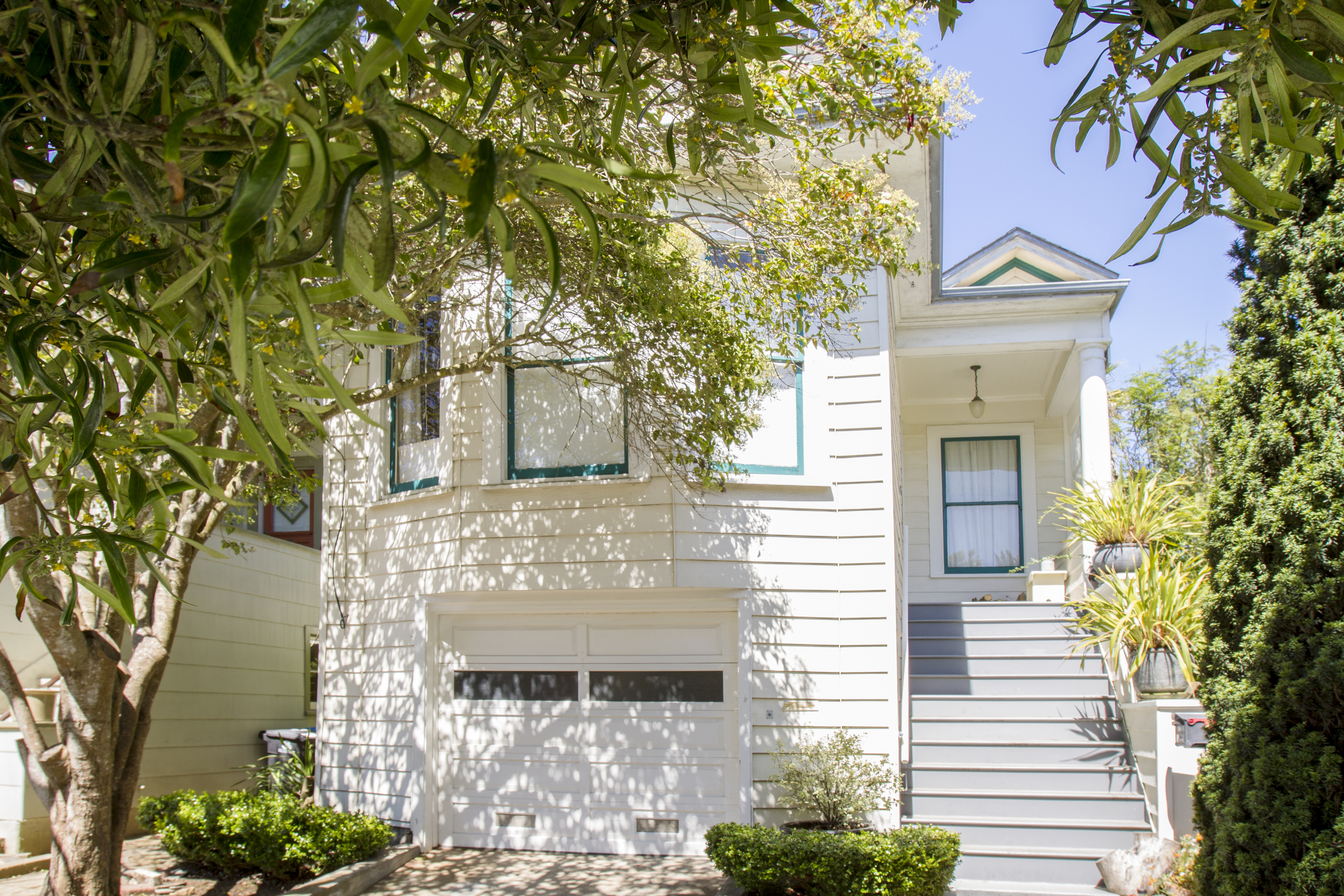 Cozy 2 BR Apt. In The Sunnyside