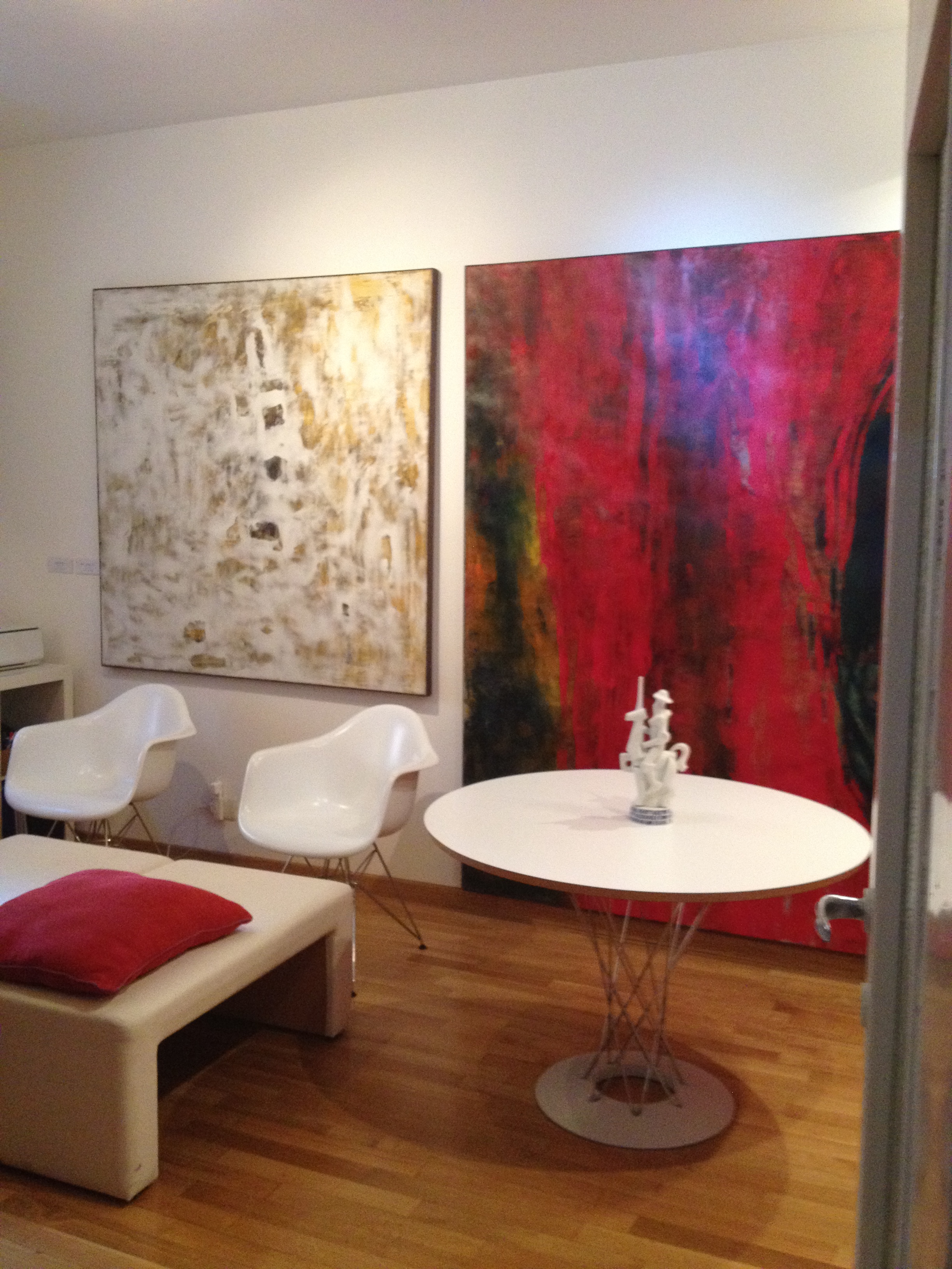 Easy&Bright Room + Line red sudway in BANDE NERE, Milan