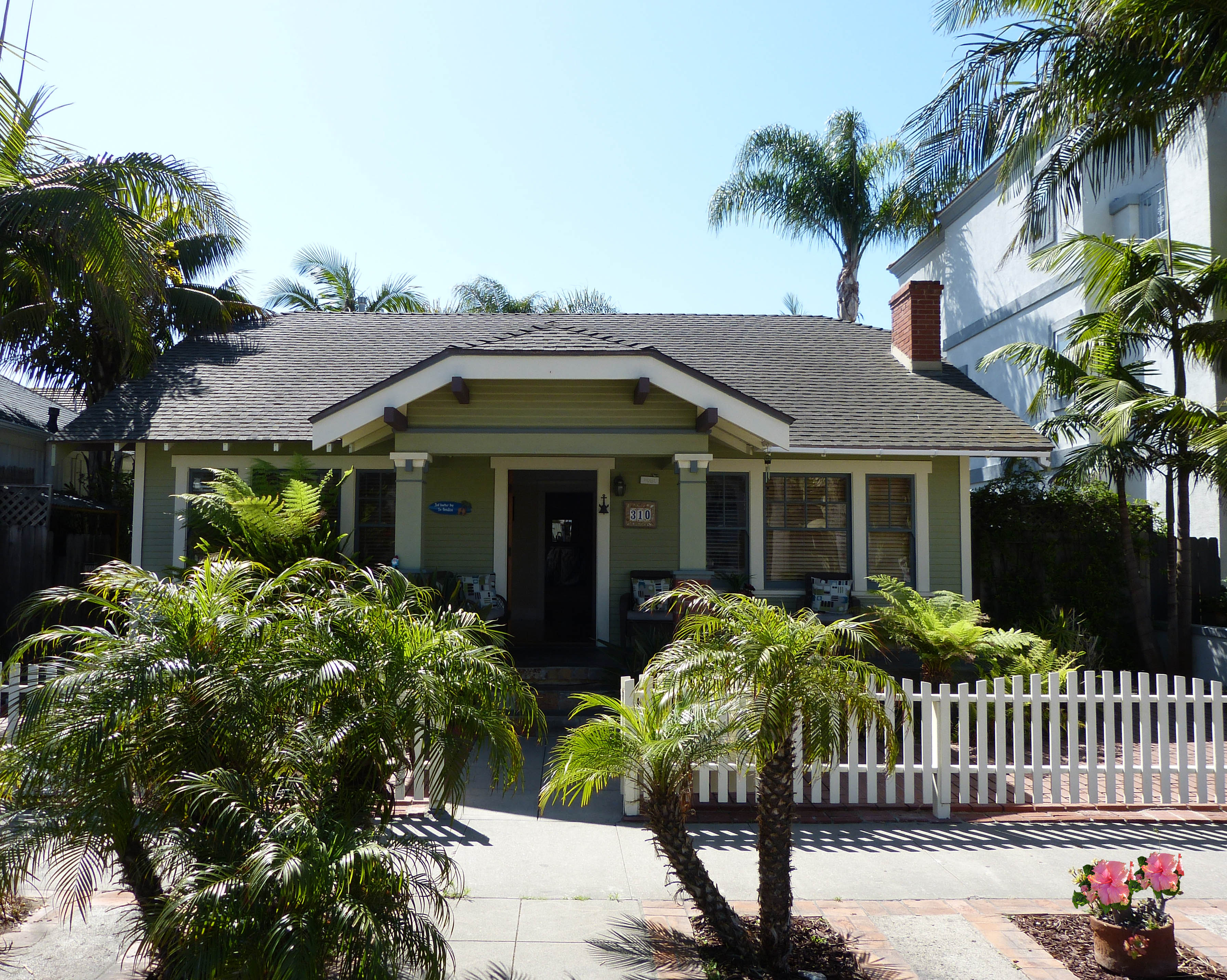 Charming Beach Bungalow Bungalows for Rent in Huntington Beach