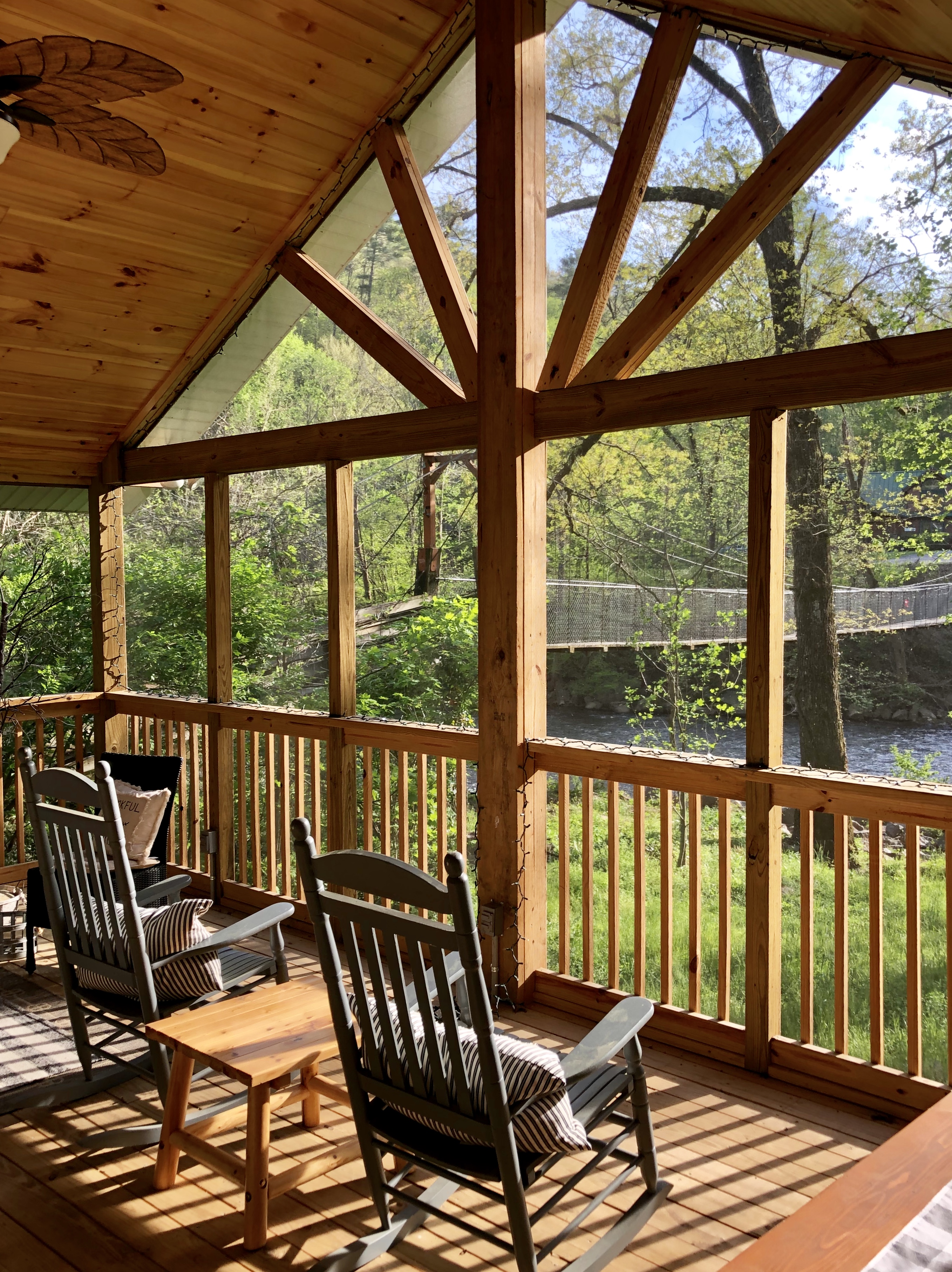 Little River Cottage /River front ,