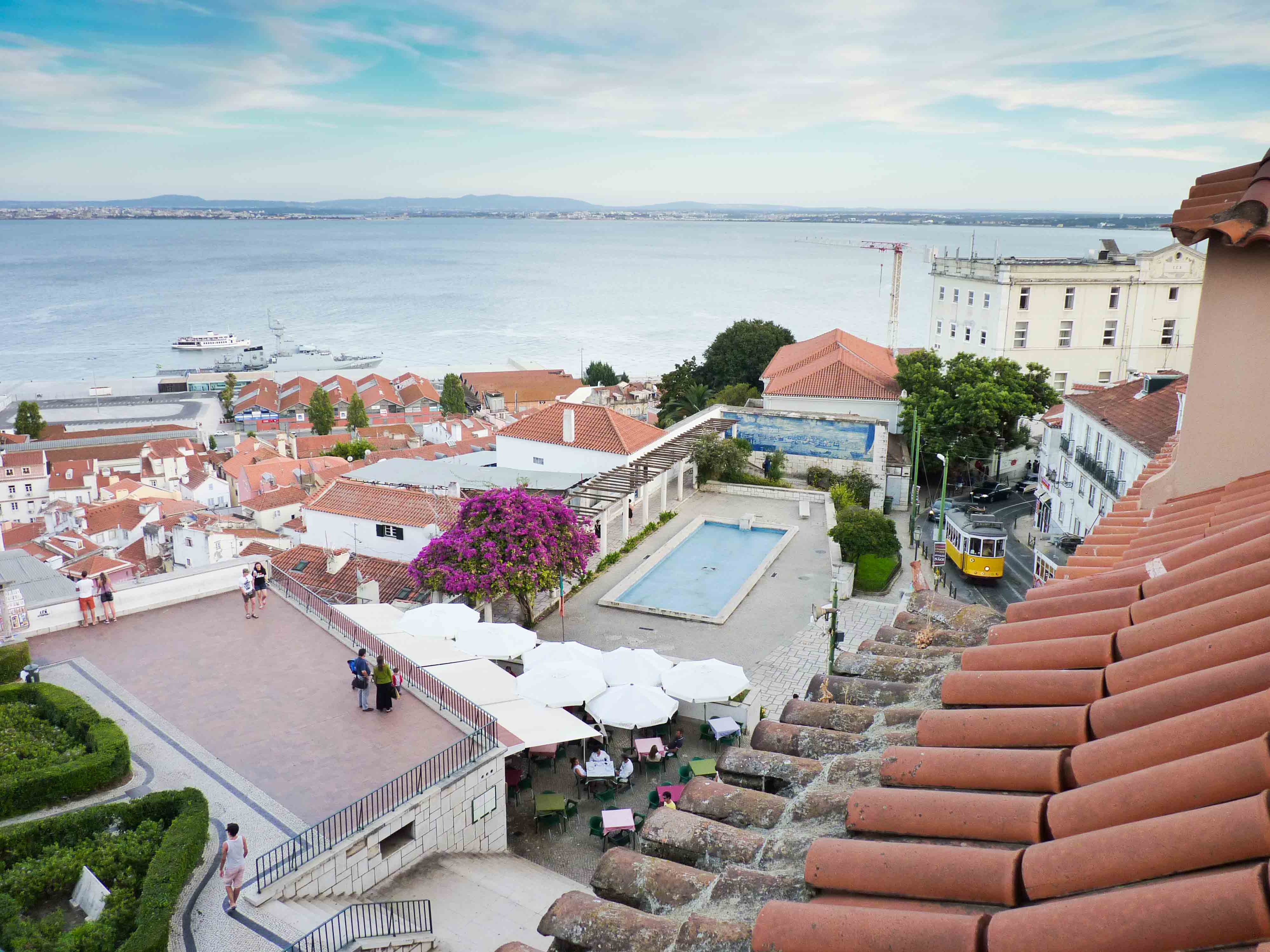 Tram 28 Perfect View over Alfama! Apartments for Rent in Lisboa
