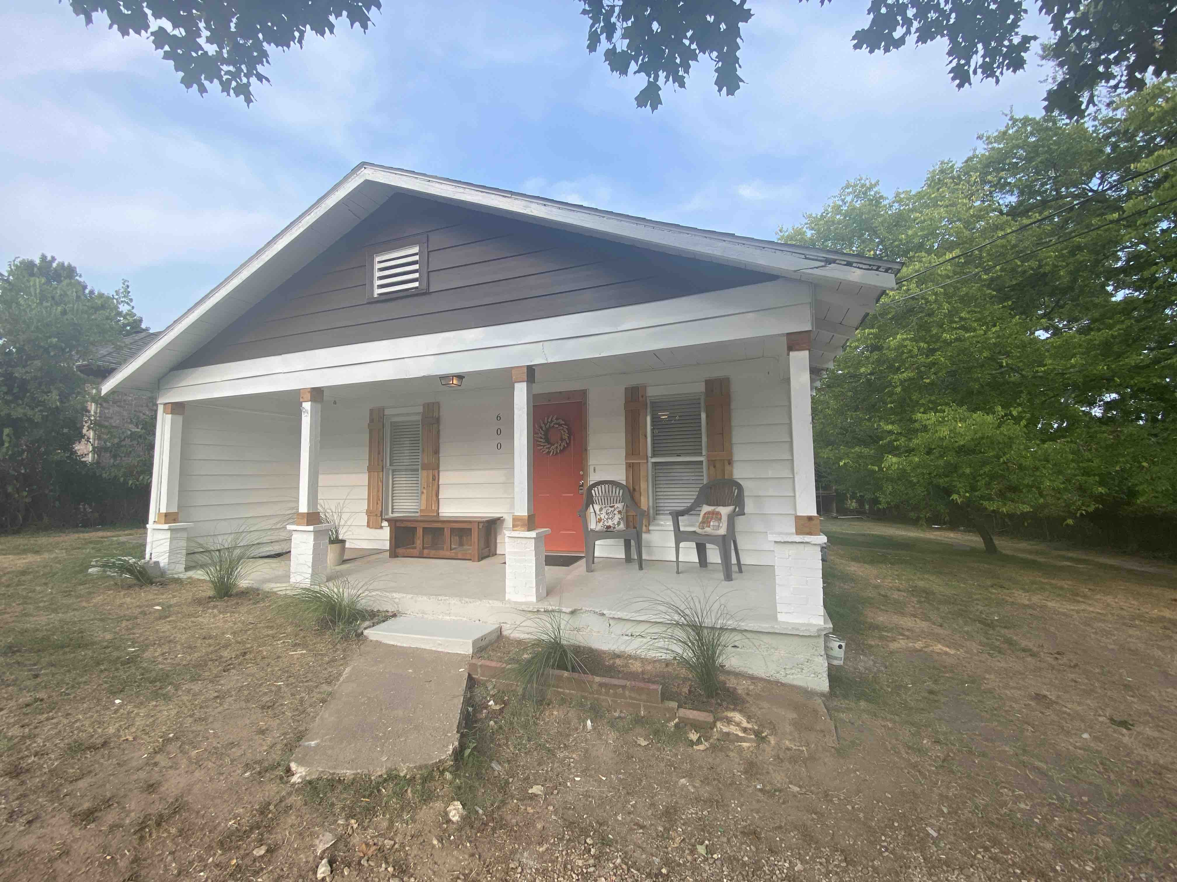 Cedar Bungalow! Charming & Cozy 3 bdrm 2 bath Houses for Rent in Tahlequah, Oklahoma, United
