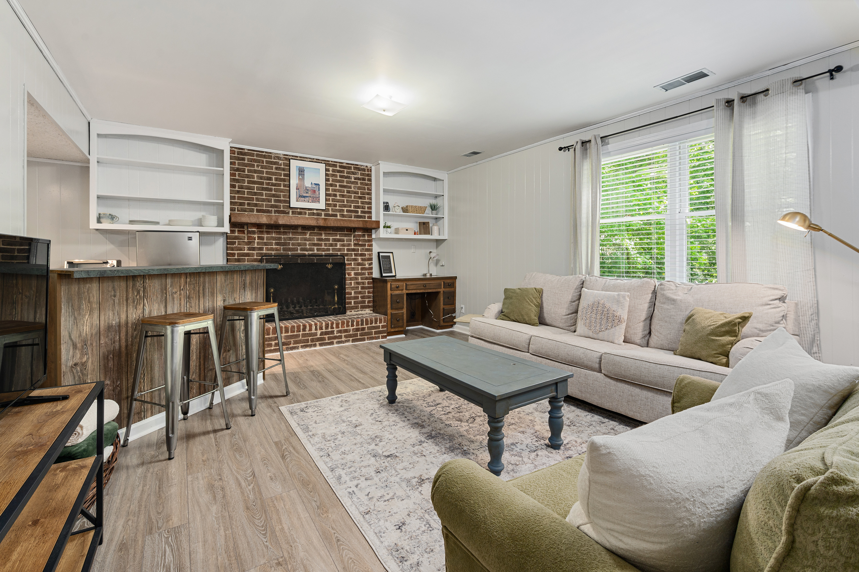 Entire 1 BR 1 BA apartment close to DT Birmingham.