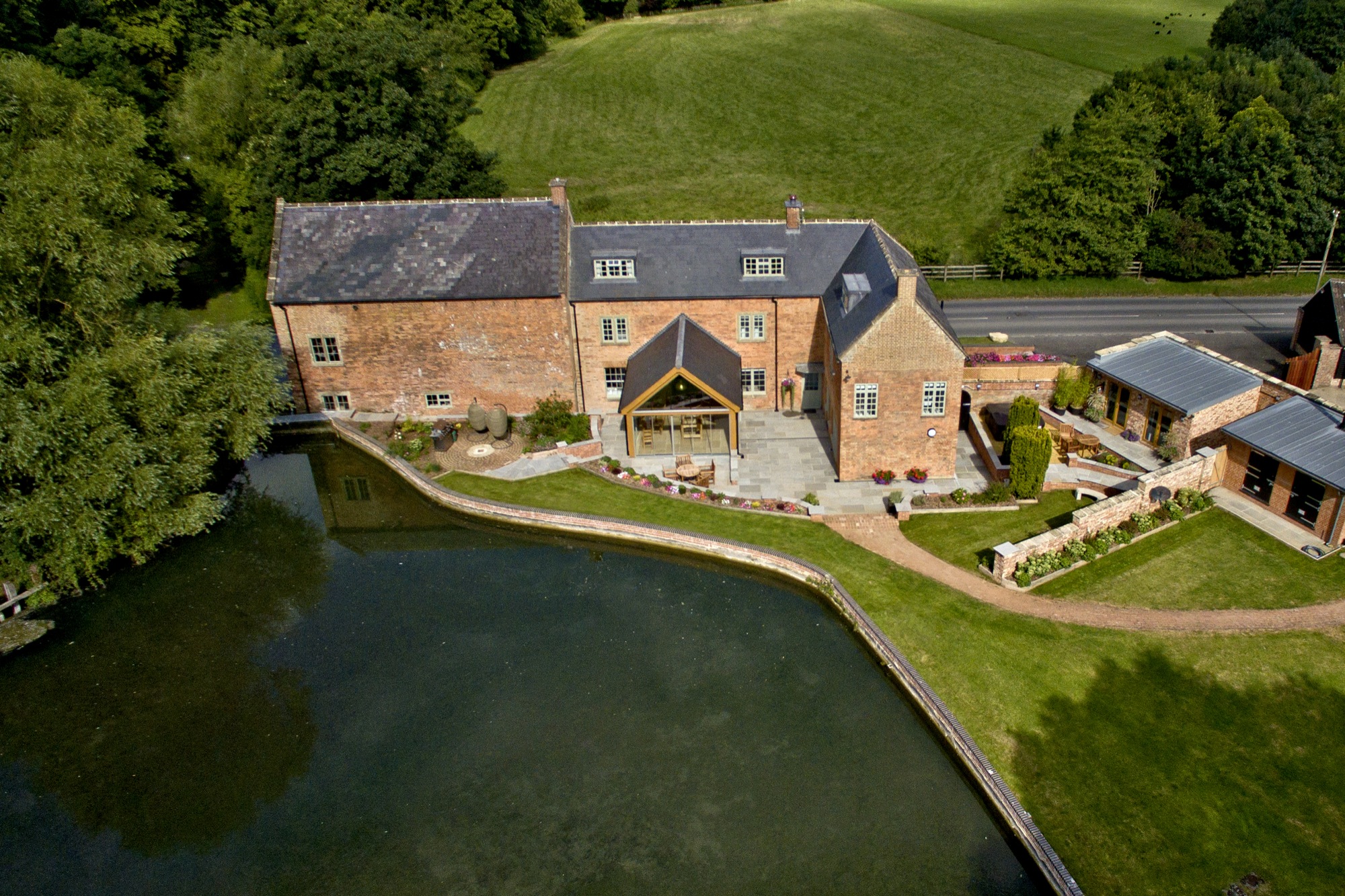Blacklands Mill House / Spa Treatments available Houses for Rent in
