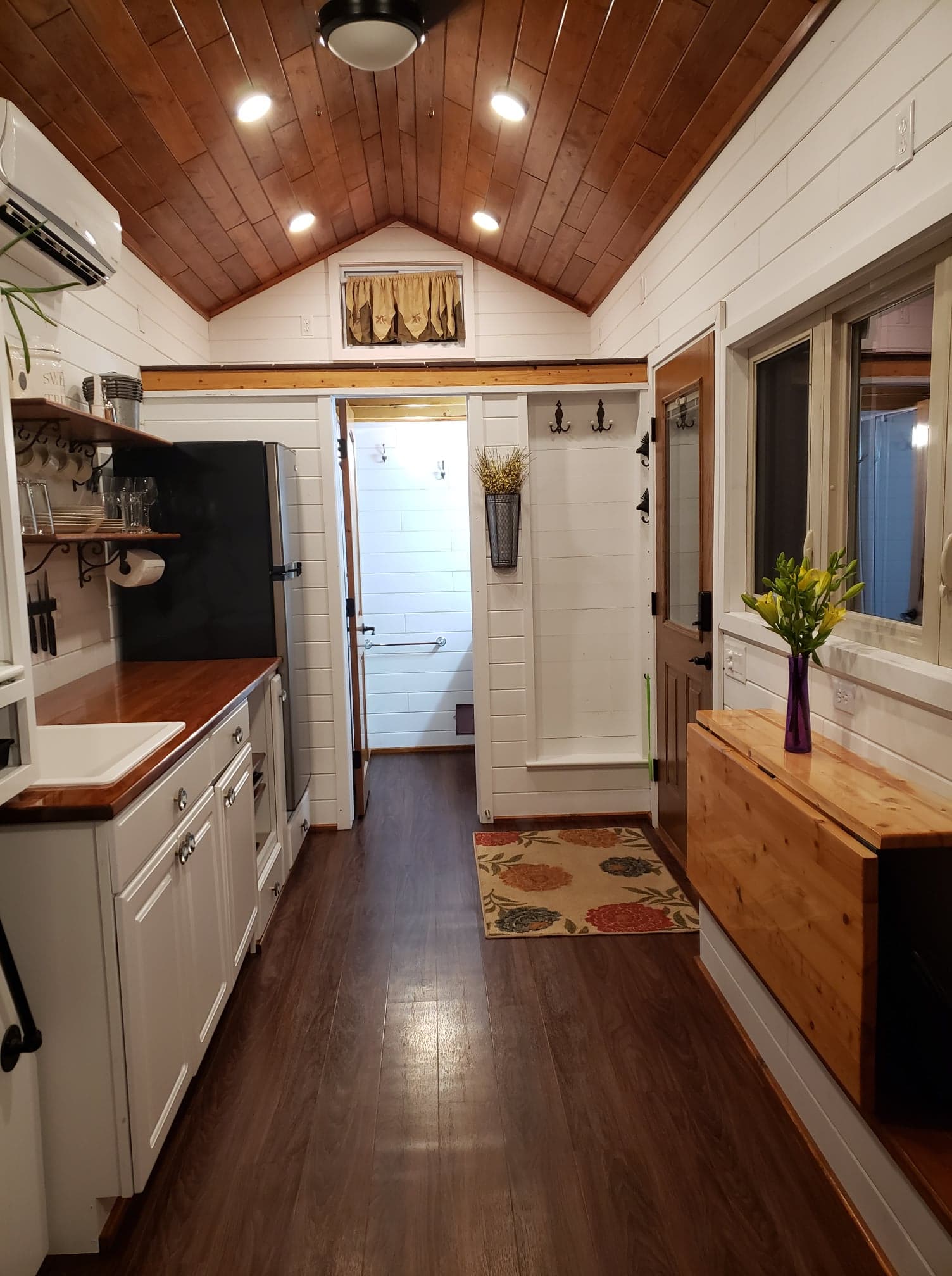 Rustica Retreat Tiny House Private, Free Parking Tiny houses for
