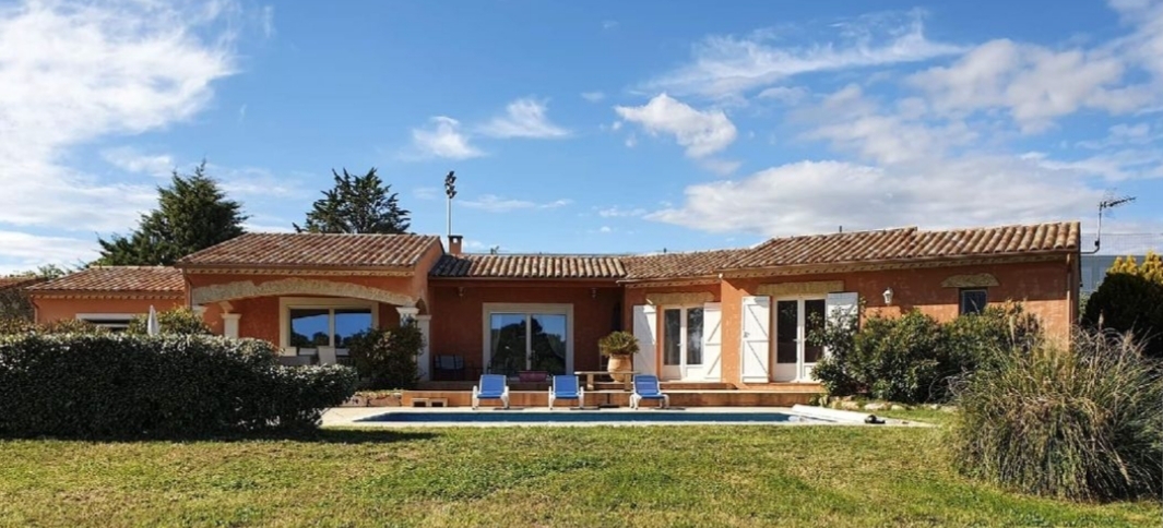 Superb villa with private swimming pool