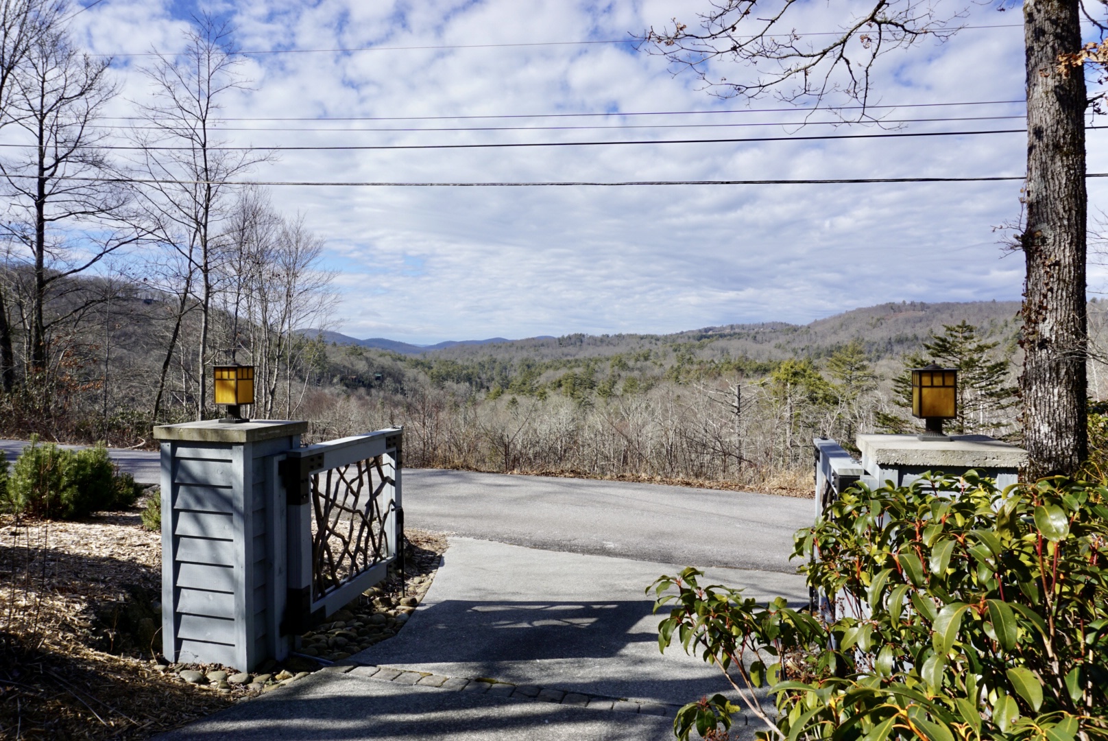 Sky Light. Walk to downtown Highlands Houses for Rent in Highlands