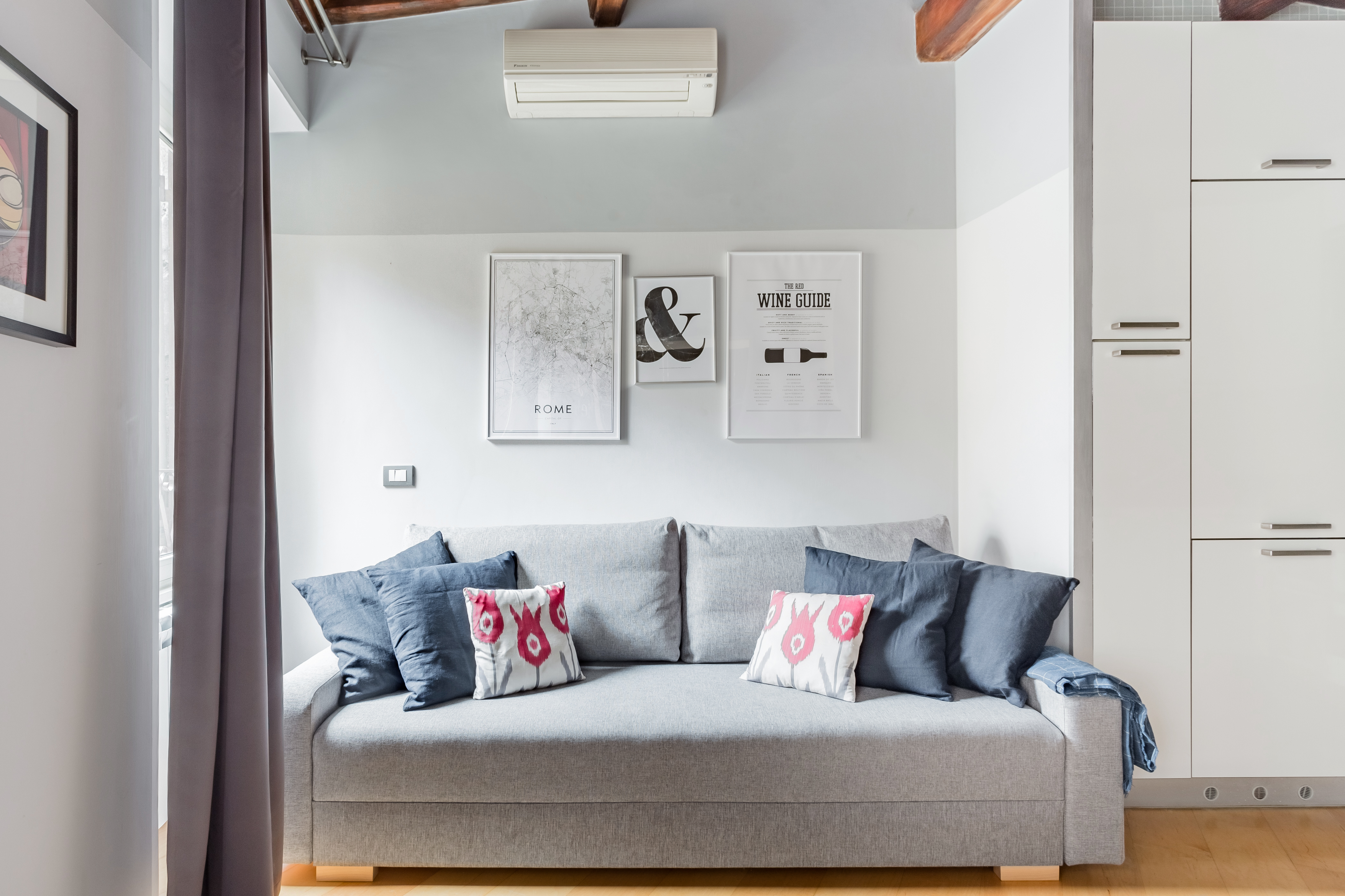 Renovated Campo de Fiori Loft in Historical Center