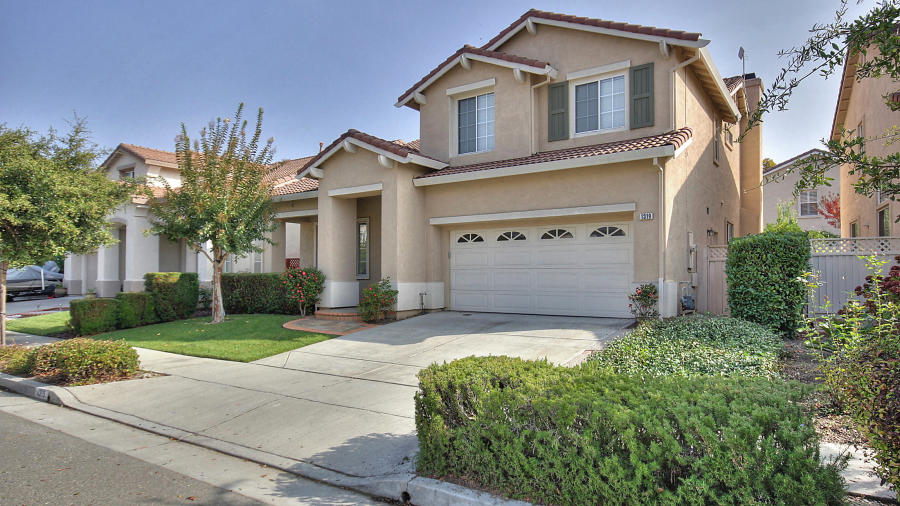Large Gorgeous Corporate House In Prime Location