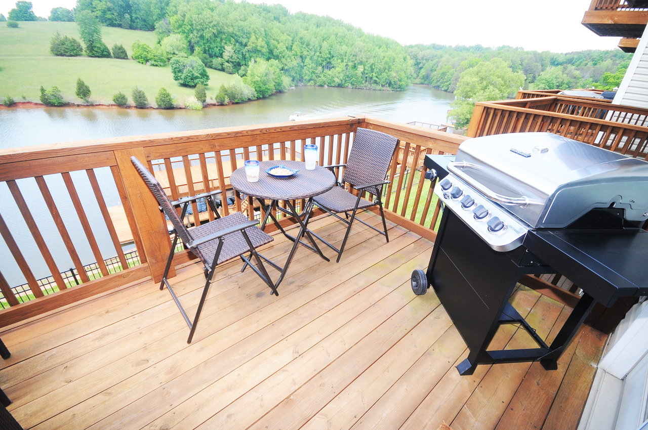 Almost Heaven, Lake Front Town Home with 4 Kayaks Townhouses for Rent