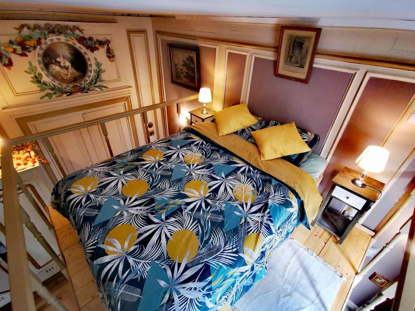 In the city center, small baroque nest XVIlle