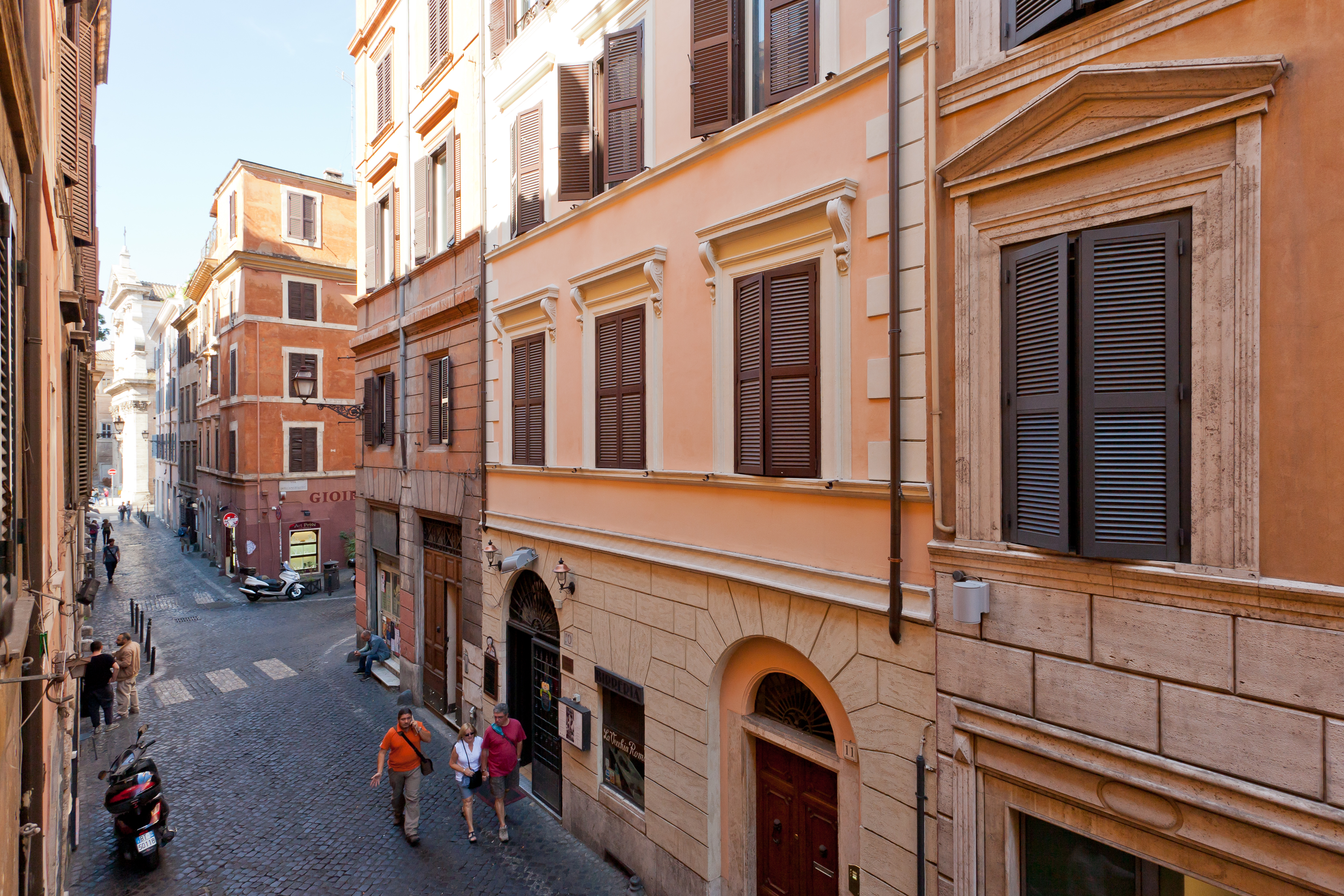 Lorenzo home at Colosseum