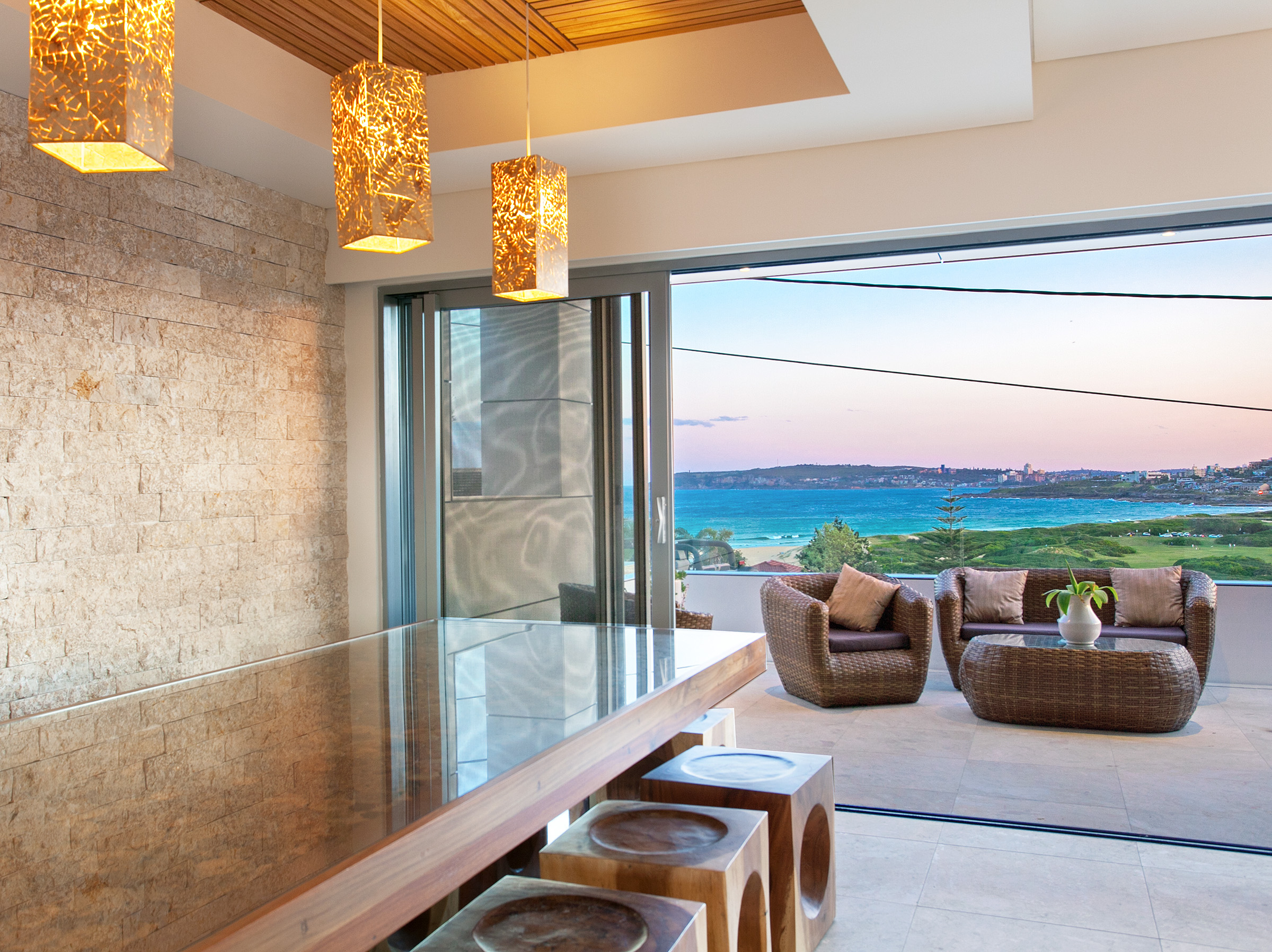 Luxury Beach Home Pool Ocean Views Walk to Beach in Warringah, Sydney