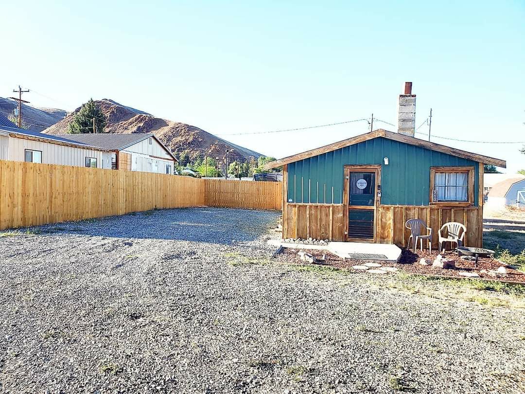 The Rustic Valley Cabin(Fully Restored 1930 Cabin) Cabins for Rent in