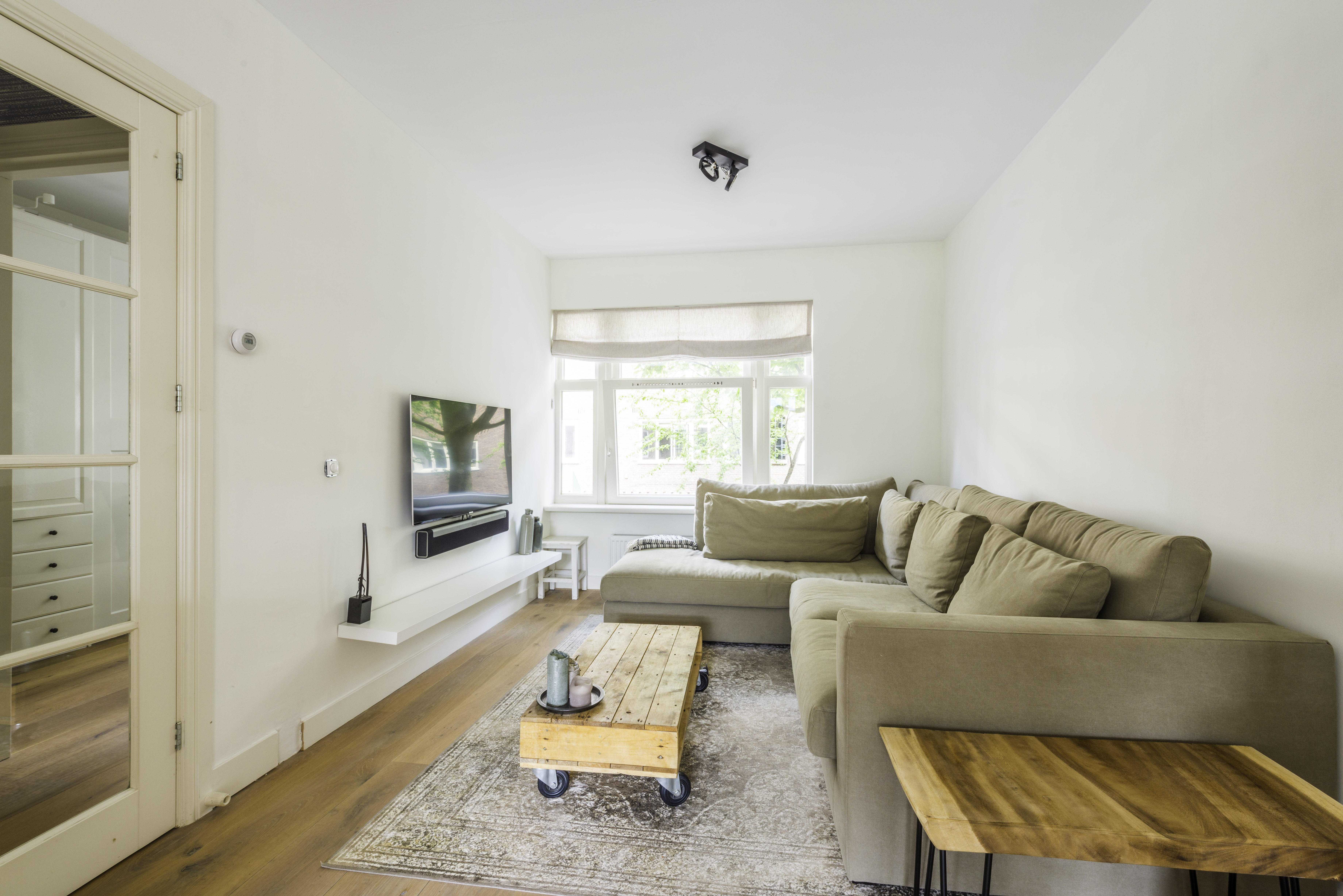 Modern bright apartment in popular area The Pijp โ Amsterdam stay