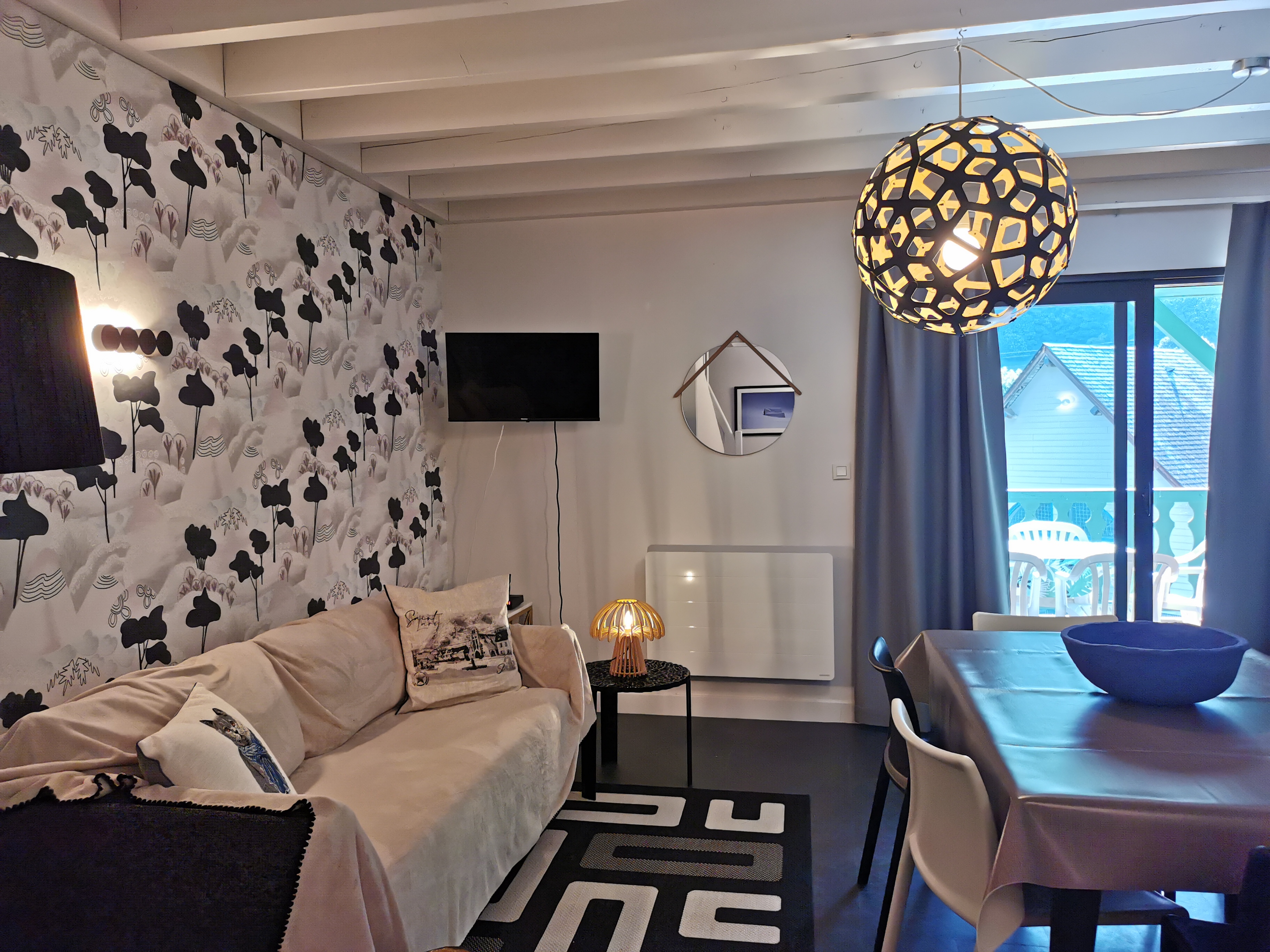 Warm and modern apt for 5 people with a view