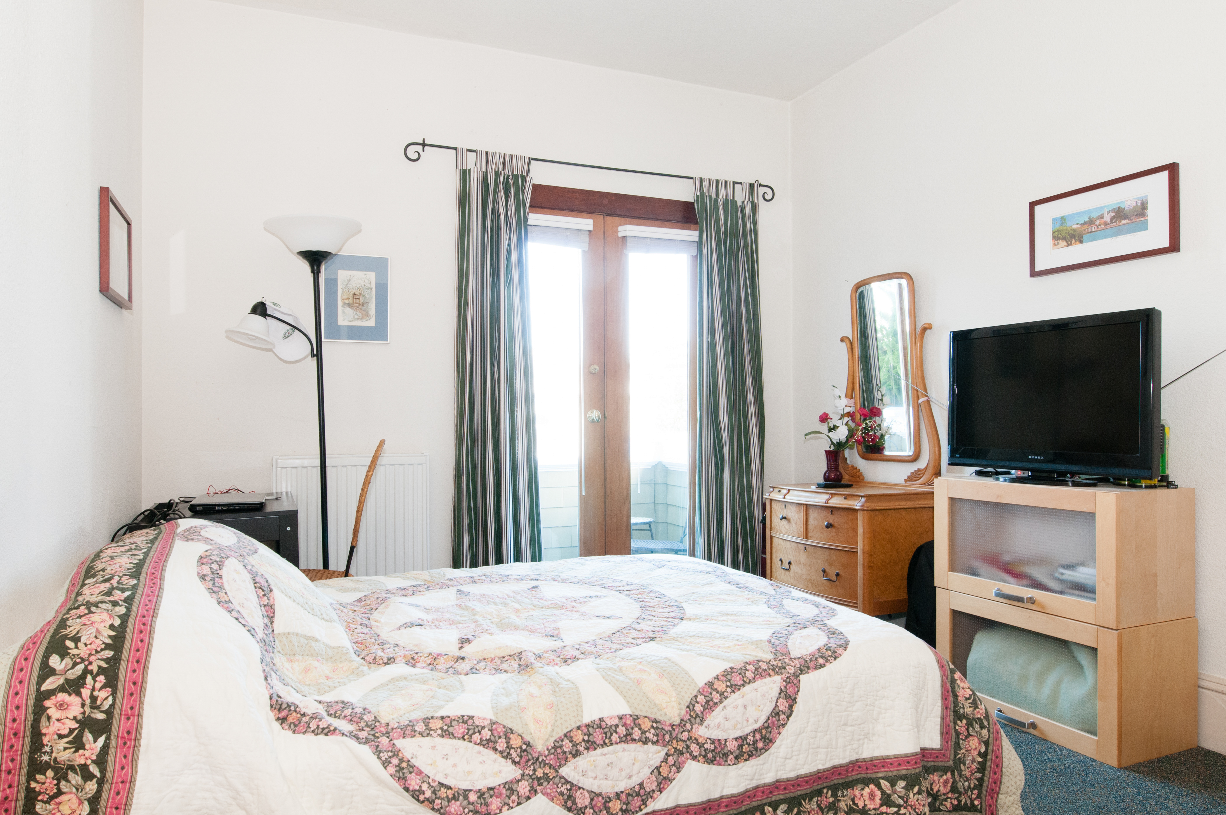 Terrace Street Guest Room in Piedmont Avenue, Oakland