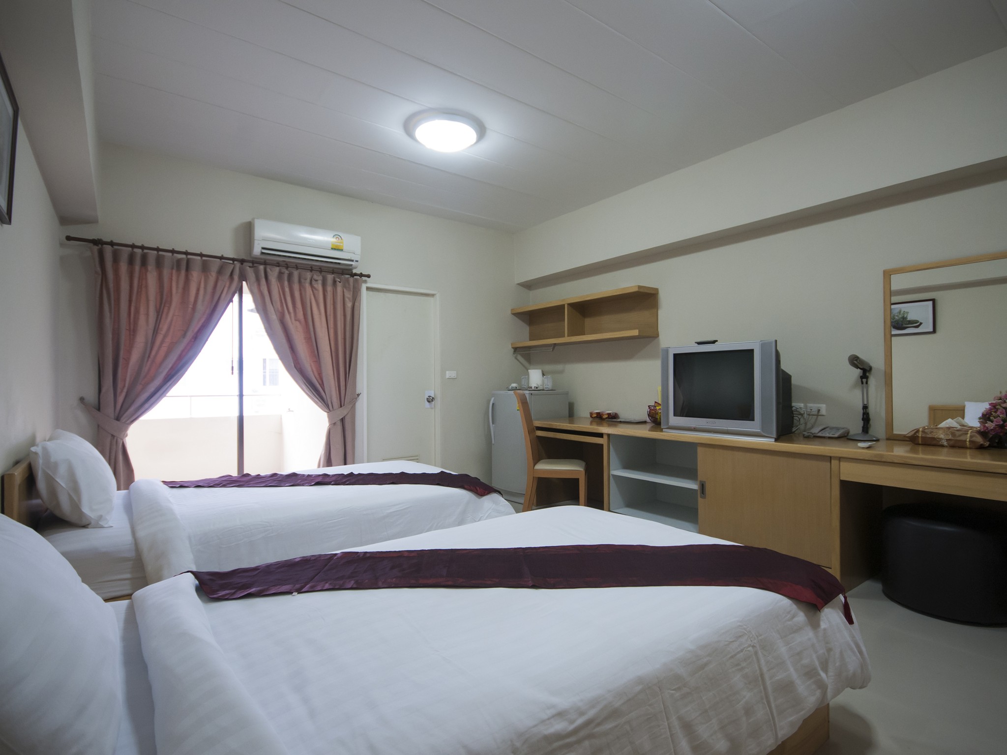 Superior Twin Room Near Yanhee Hospital in Bang Phlat, Bangkok