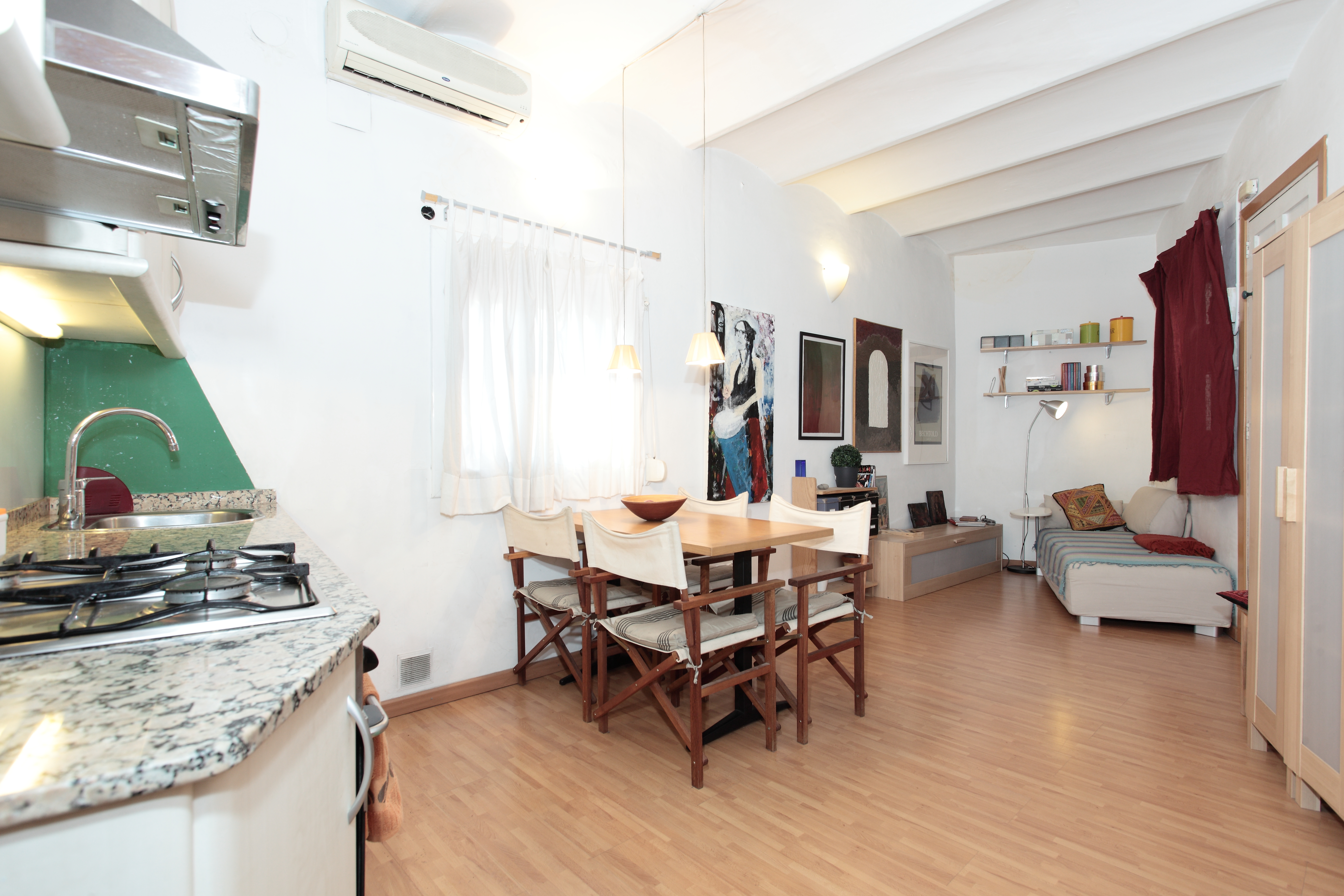 Cozy apt next to Sagrada Familia