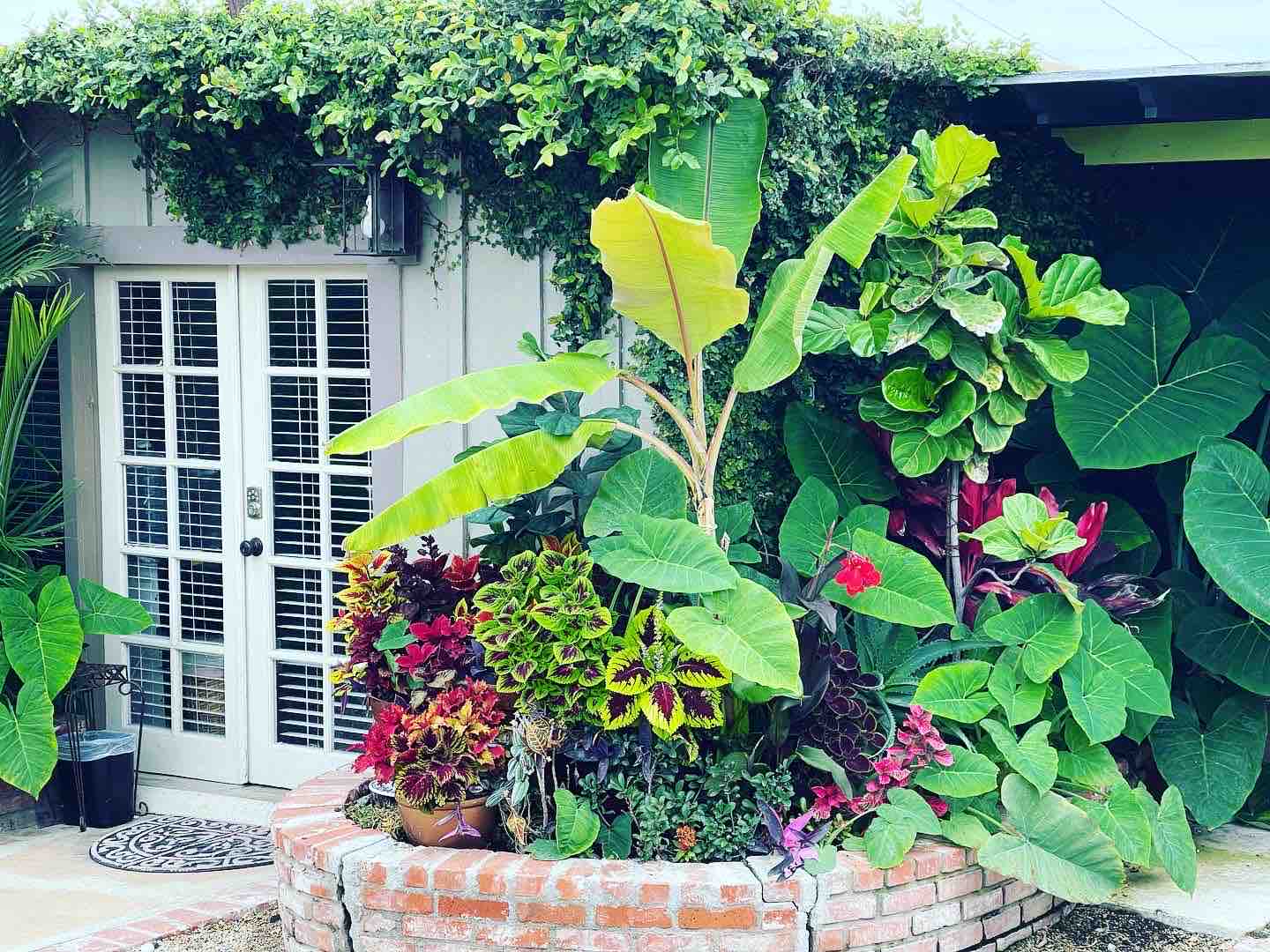 Southbay Hideaway: Garden Oasis featuring hot tub!