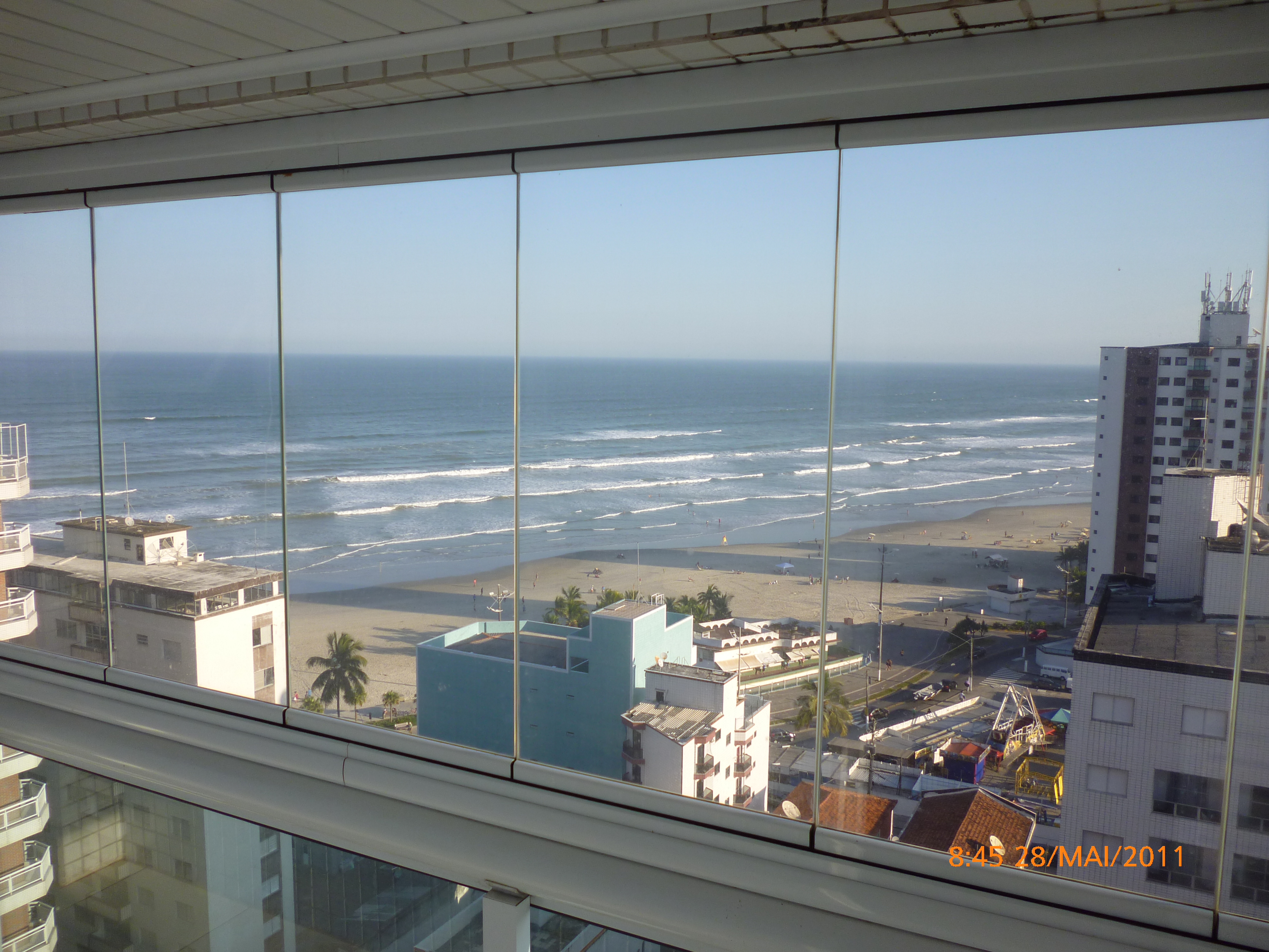 Gorgeous Apartment on Praia Grande with WIFI
