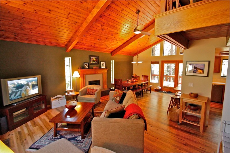 Tahoe Donner Forest Retreat Hot Tub +Heavenly Beds Houses for Rent in