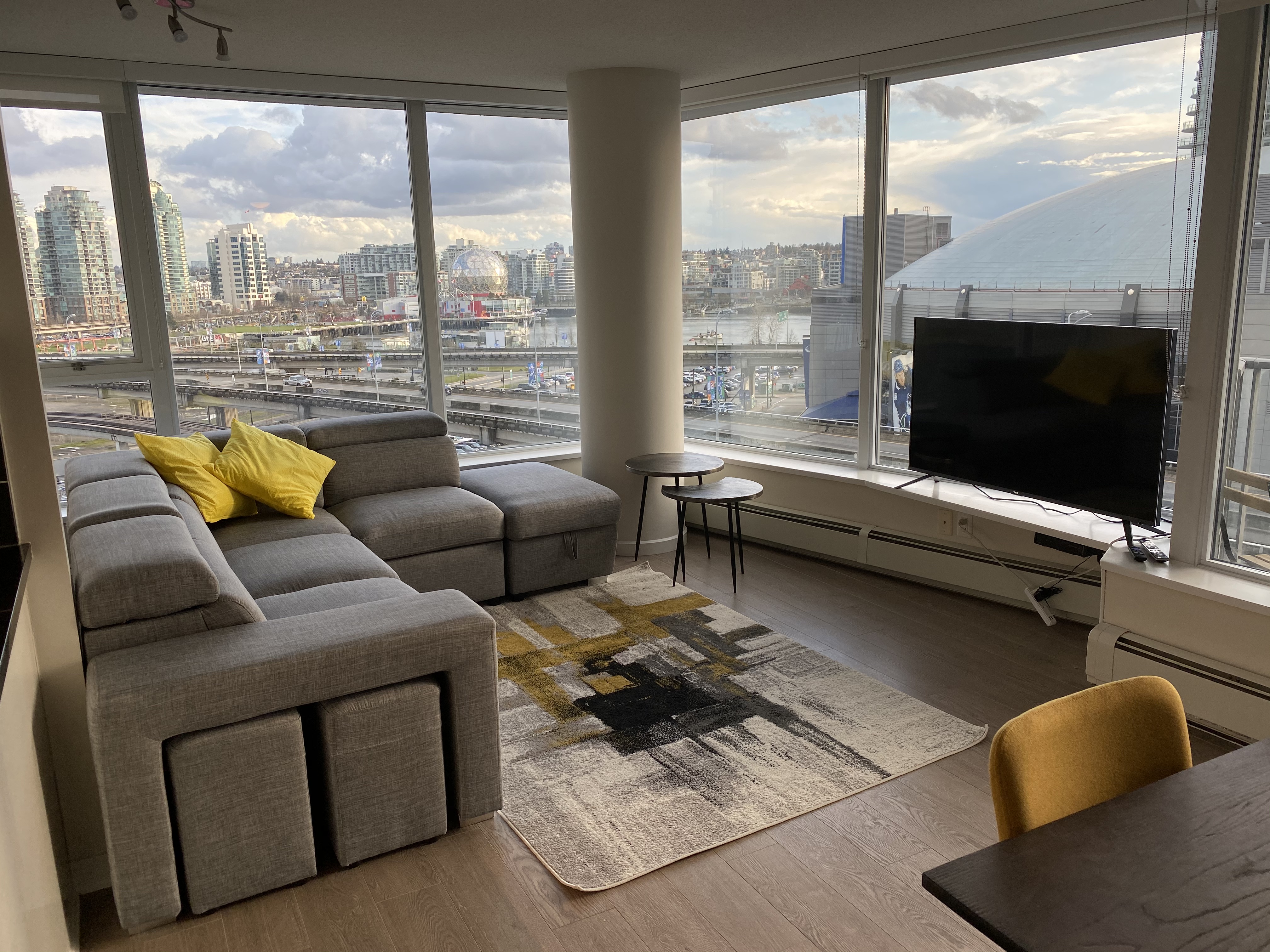 Unbeatable Panoramic Views (downtown,free parking)