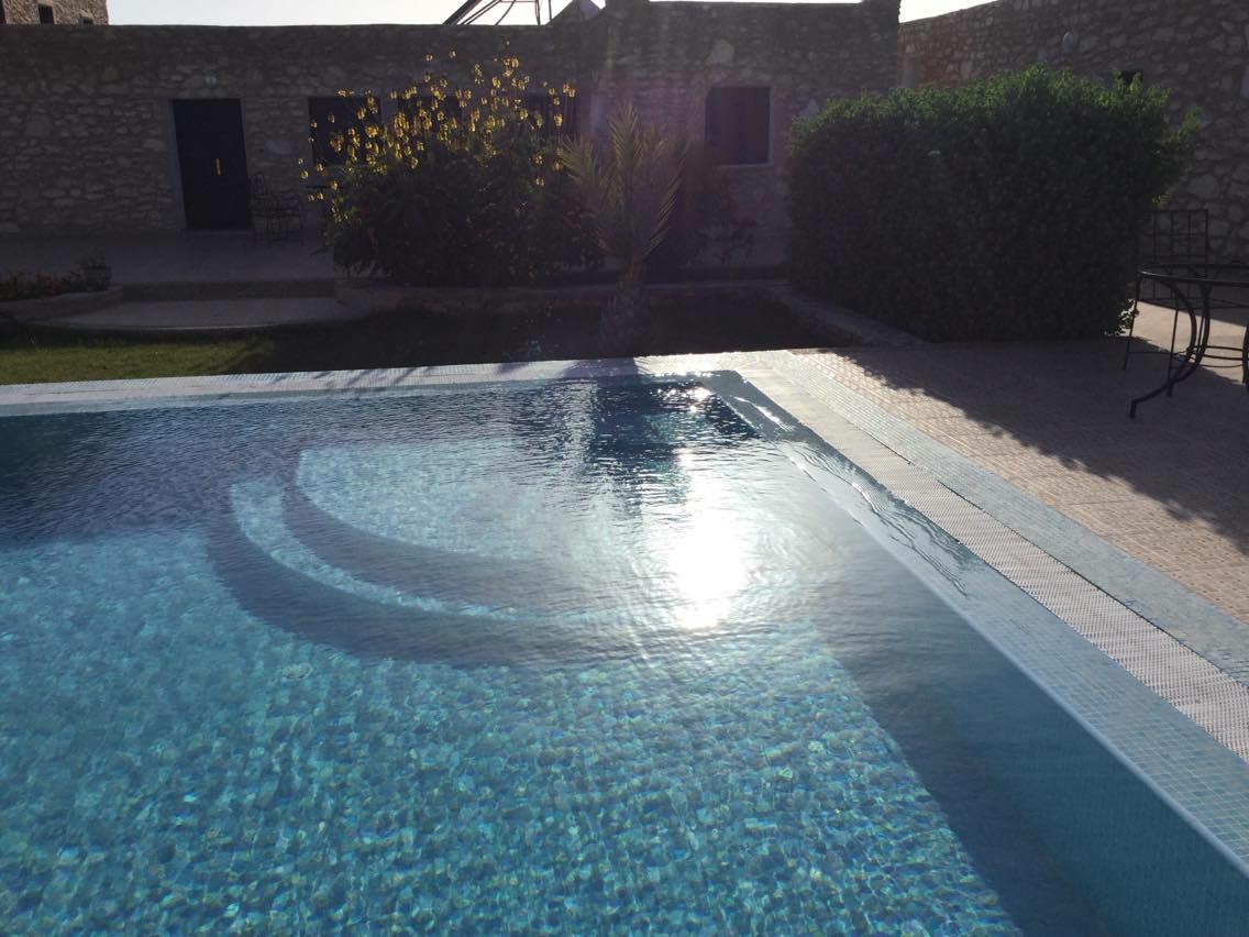Quiet room in eco-friendly house w/garden and pool